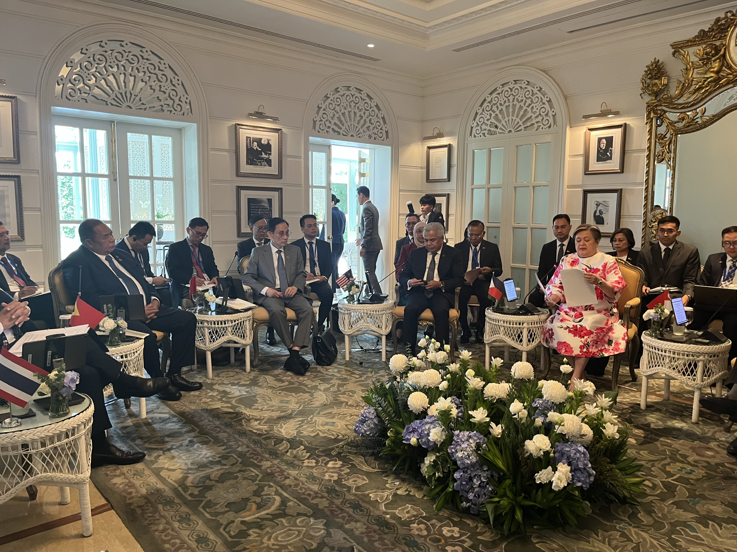 Sau 5 năm, Bộ trưởng Ngoại giao các nước ASEAN và Myanmar lần đầu gặp trực tiếp - Ảnh 2.