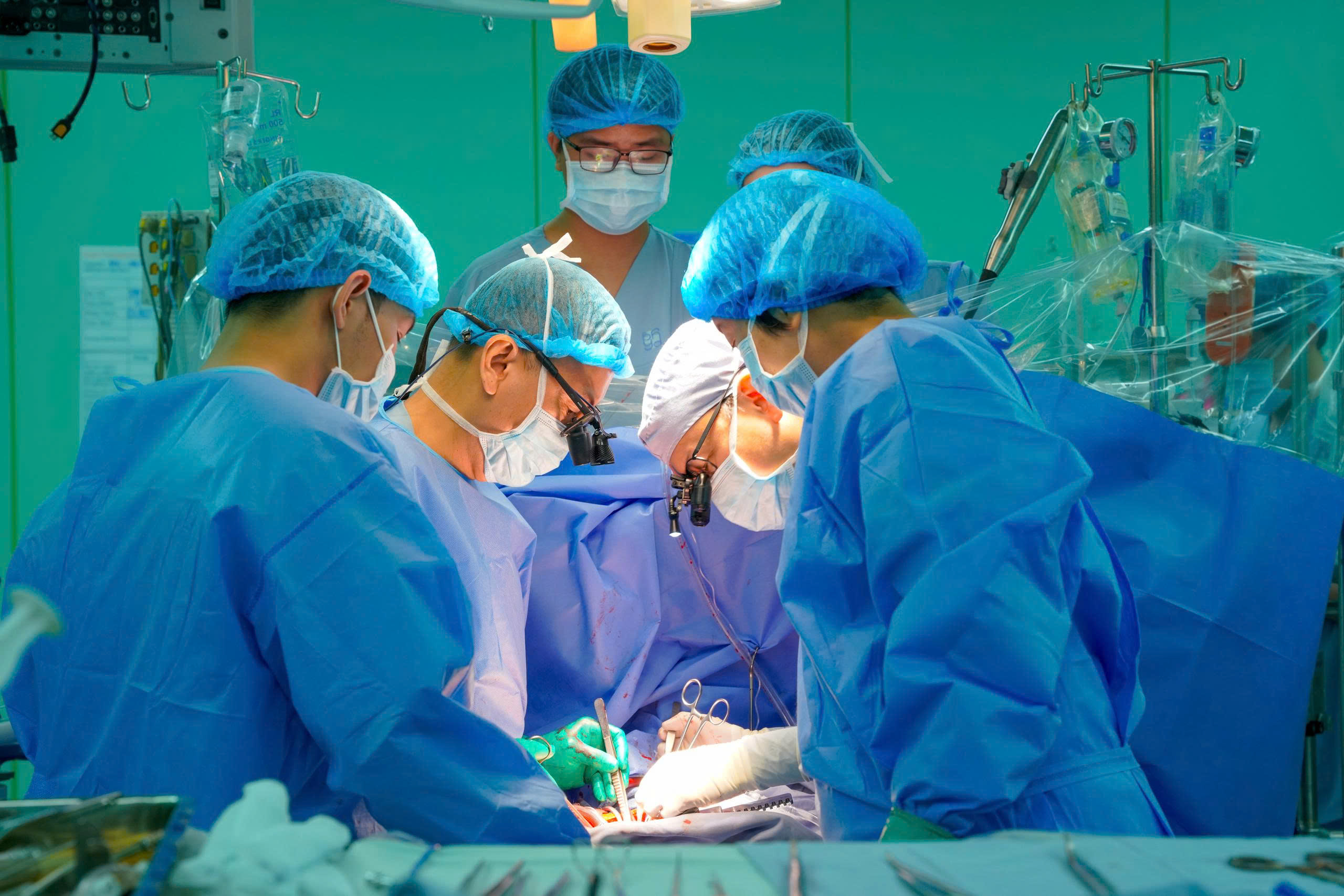 65 phút giành lại nhịp đập cho trái tim người đàn ông - Ảnh 1.