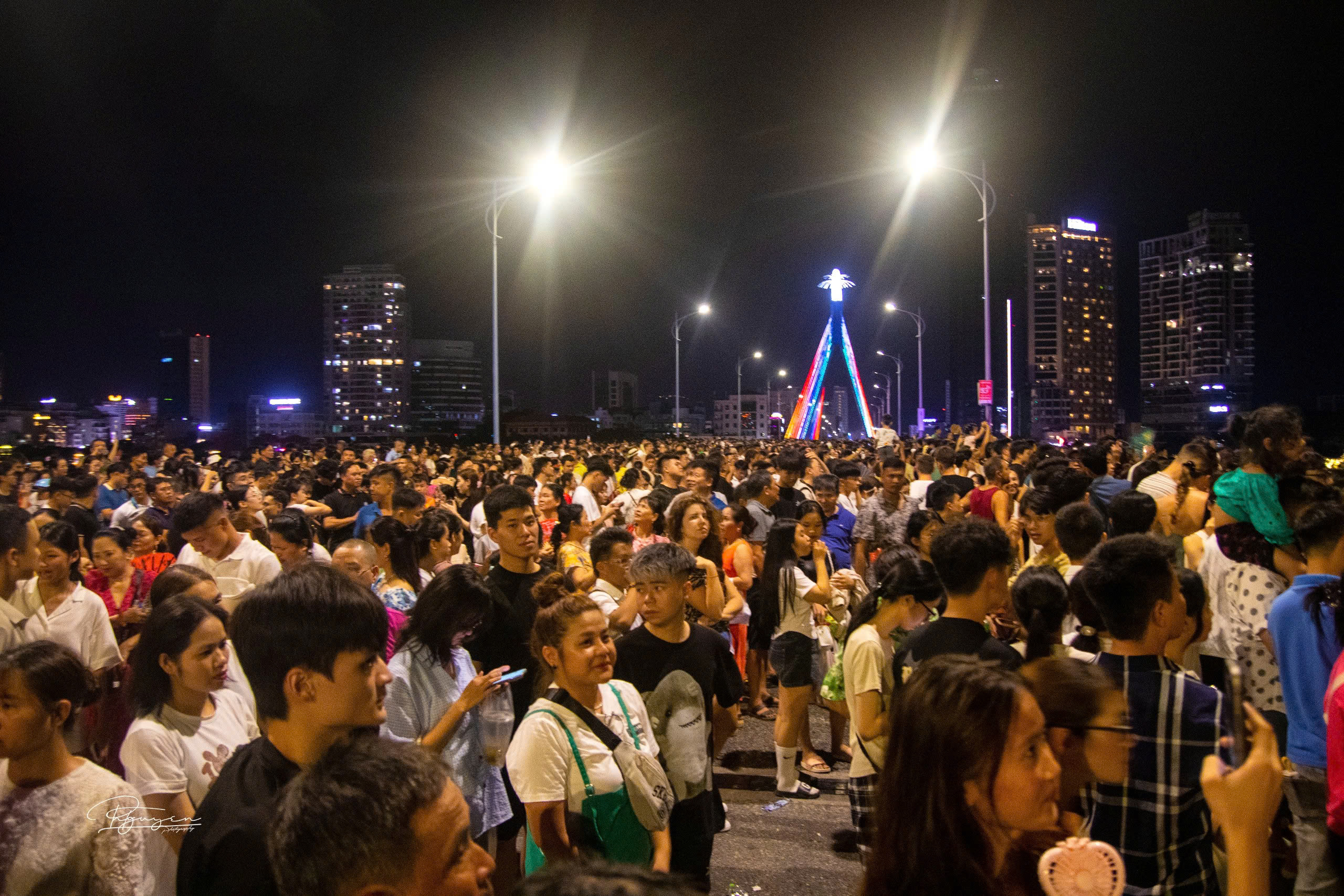 300.000 đồng cho 3,5km xe dịch vụ trong đêm pháo hoa Đà Nẵng gây tranh cãi - Ảnh 5.