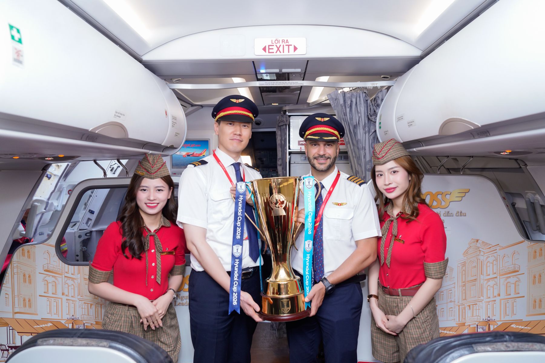 Vietjet và Ngân hàng số Vikki đồng hành cùng ASEAN United FC - Ảnh 2.