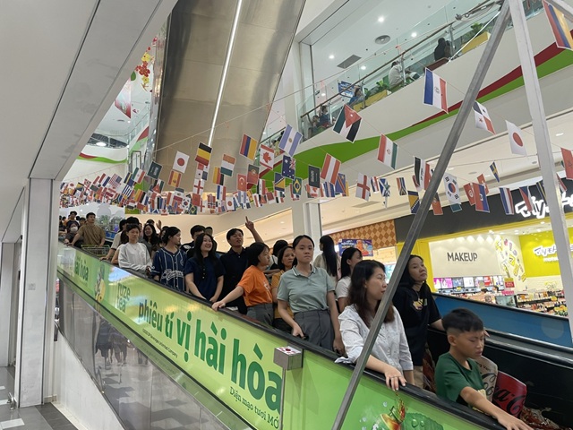 Global retail giants gravitate to Da Nang as shopping mall boom gathers pace- Ảnh 2.