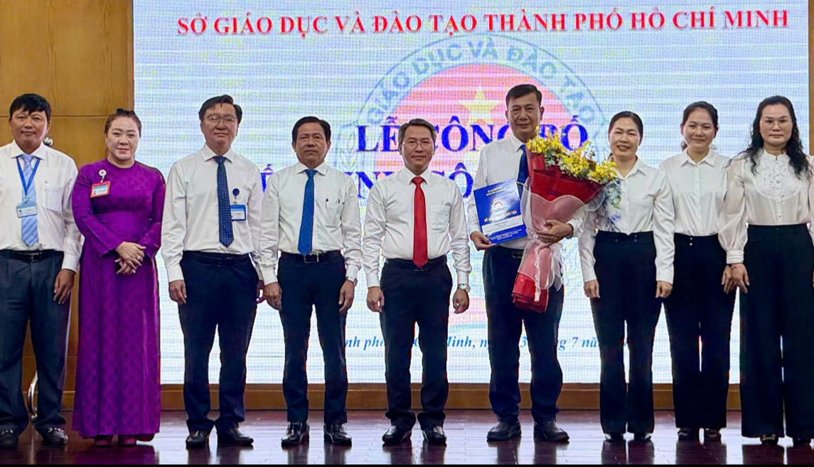 TP.HCM điều động nhiều cán bộ quản lý giáo dục, một chủ tịch phường làm hiệu trưởng trường THPT - Ảnh 1.