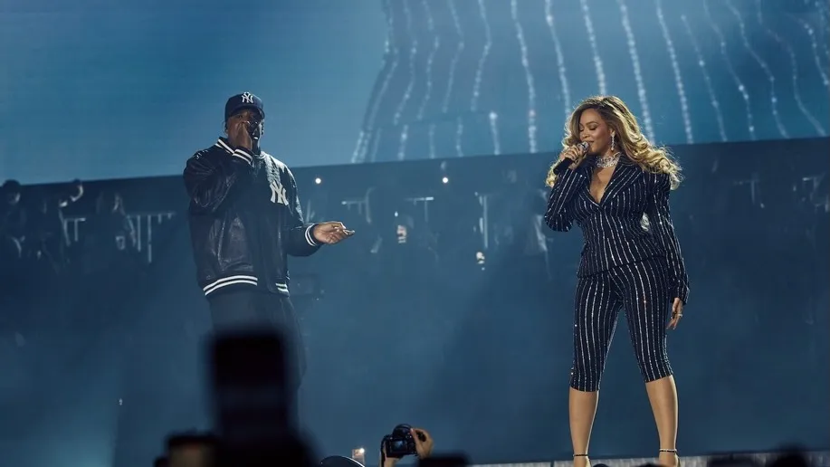 Jay-Z kỷ niệm 30 năm album huyền thoại, Beyoncé và con gái Blue Ivy bất ngờ xuất hiện - Ảnh 1.