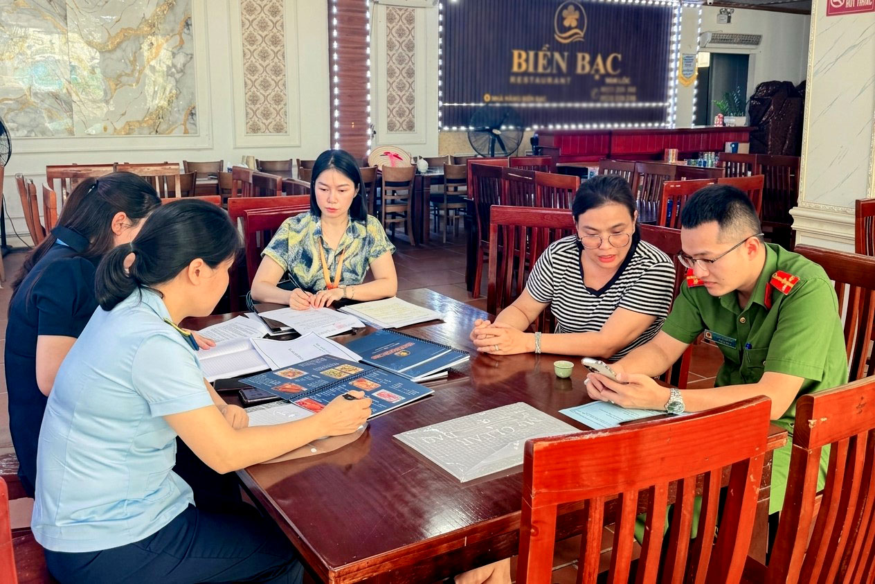 Bữa ăn hơn 27 triệu gây xôn xao dư luận ở Quảng Ninh: Phạt nhà hàng gần 11 triệu đồng - Ảnh 2.