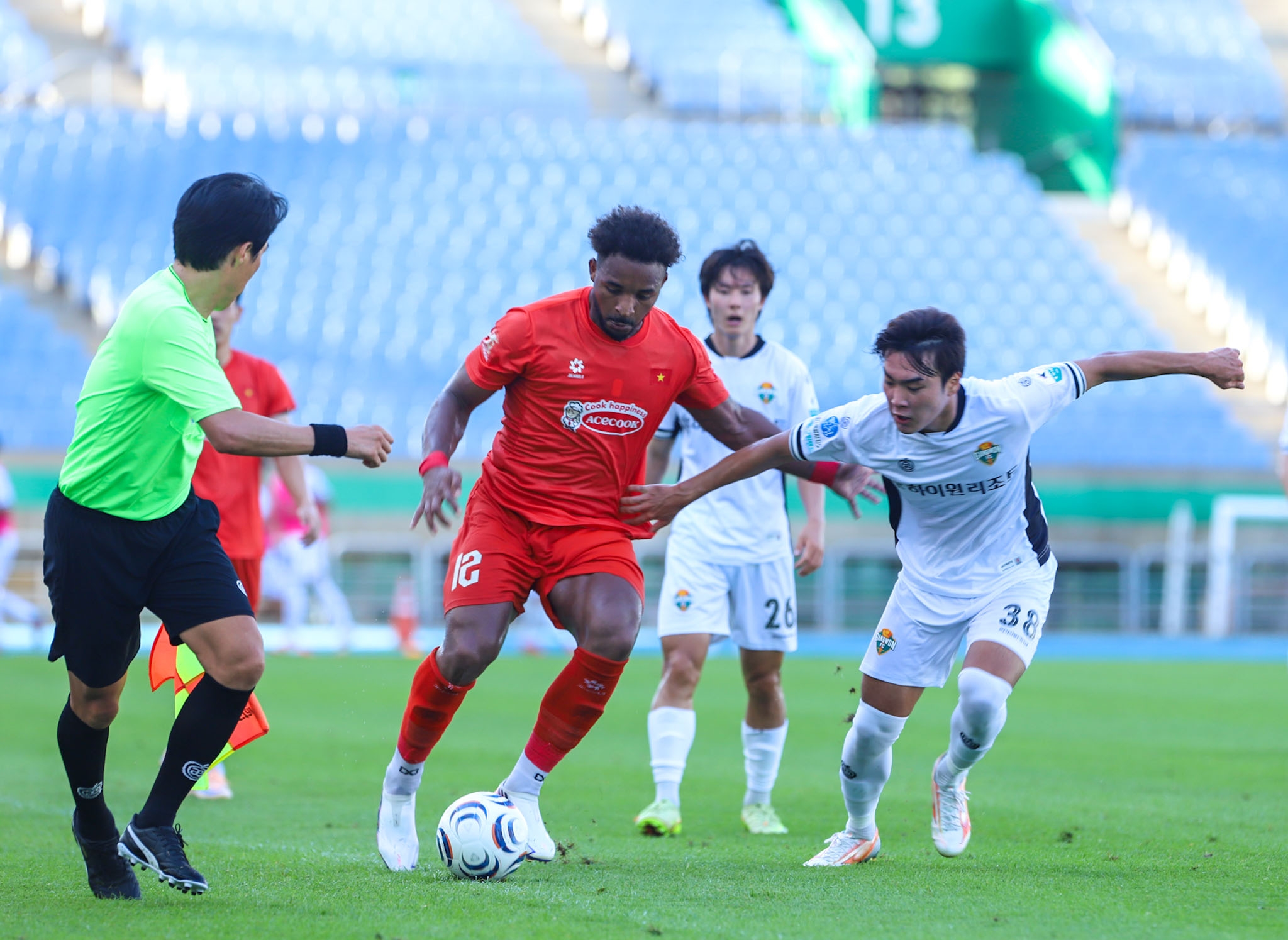 Đội tuyển Việt Nam thắng đại gia K-League 1 - Ảnh 1.