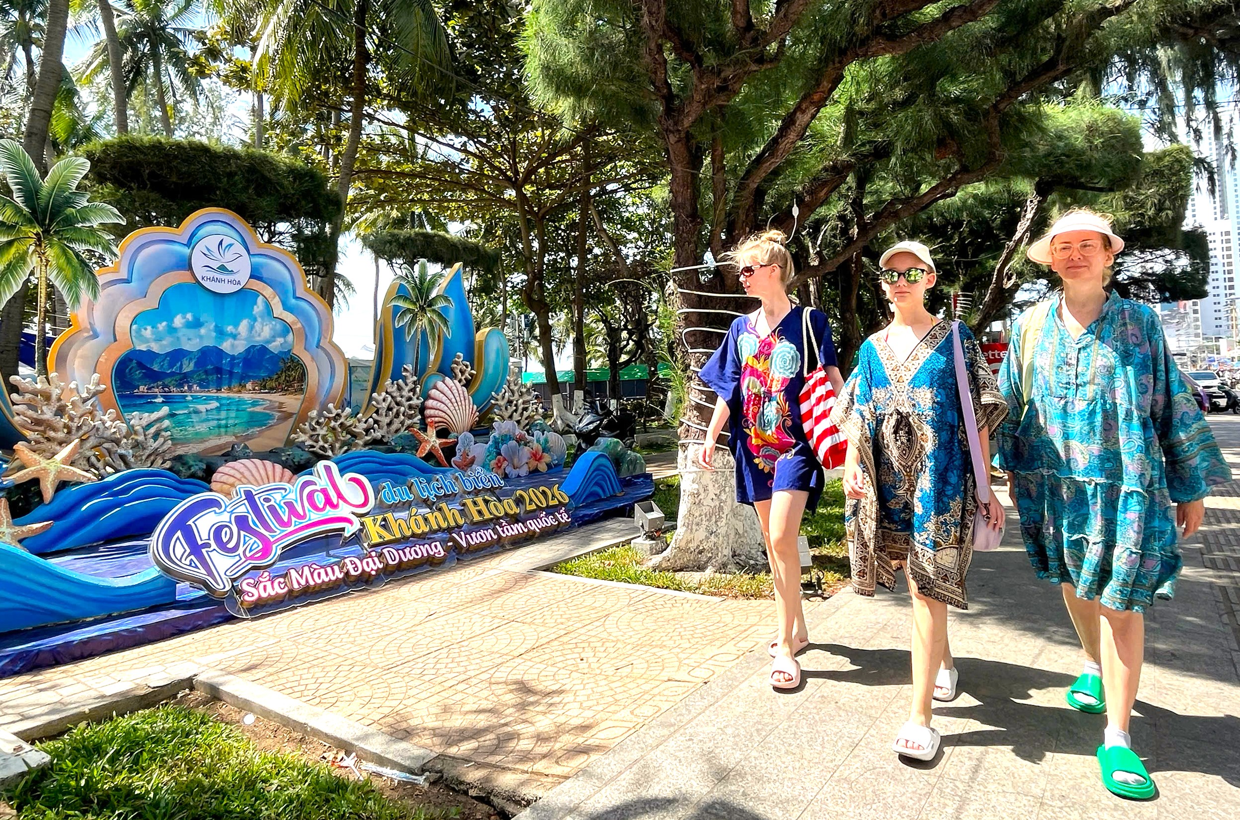 Festival Biển Khánh Hòa 2026: Khách sạn 'cháy phòng', đường bay đến Nha Trang tăng vọt   - Ảnh 1.