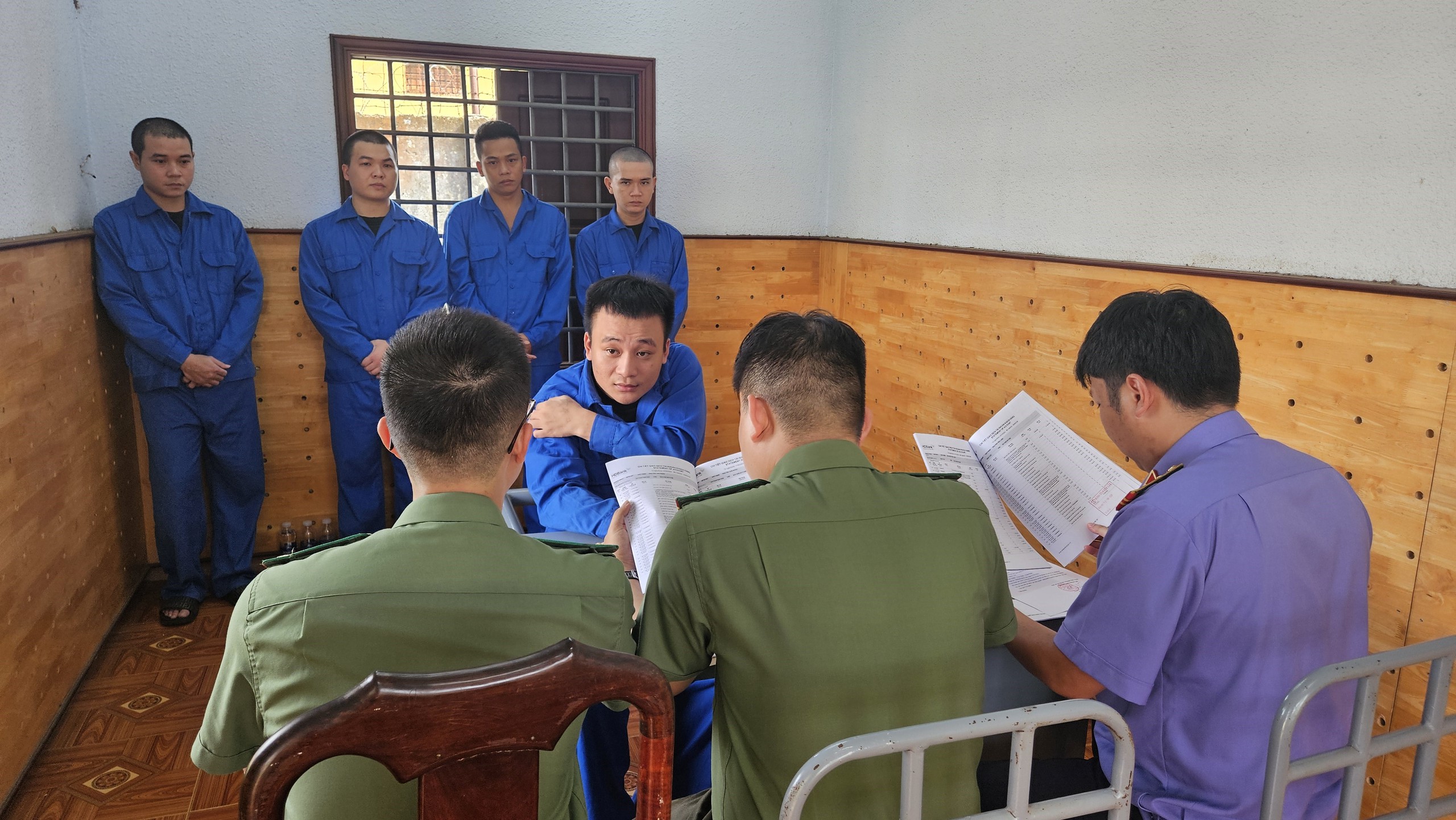 Đắk Lắk: Khởi tố 5 bị can trong đường dây rửa tiền cho tổ chức lừa đảo xuyên quốc gia - Ảnh 1.