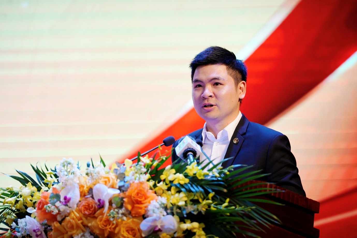 Đại biểu HĐND Đỗ Vinh Quang hiện thực hóa cam kết về bóng đá học đường - Ảnh 3.
