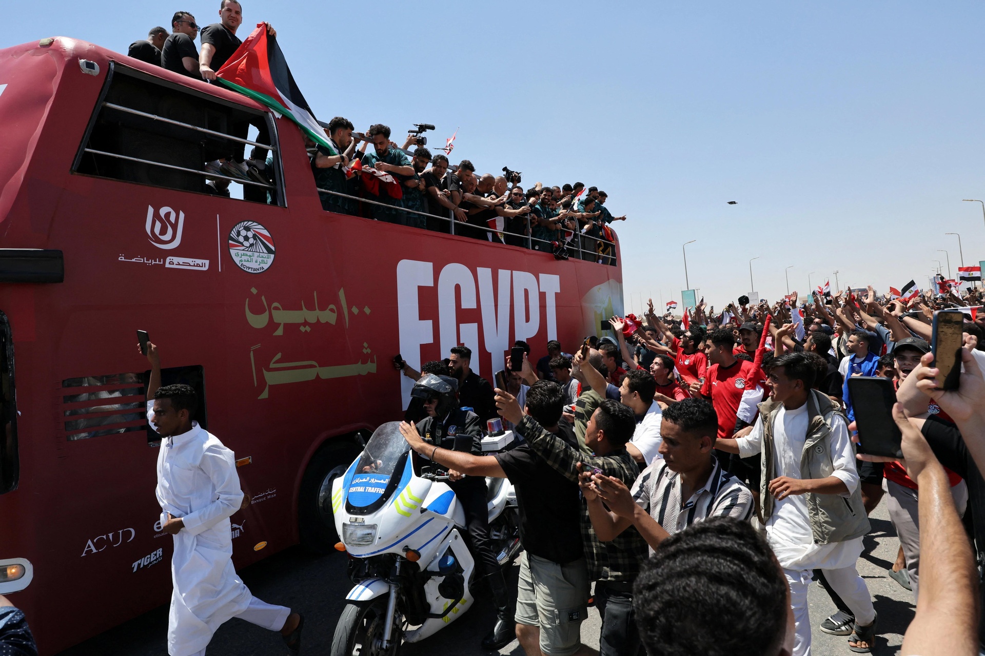 Tỉ phú UAE tặng 59 siêu xe cho tuyển Ai Cập sau World Cup - Ảnh 3.