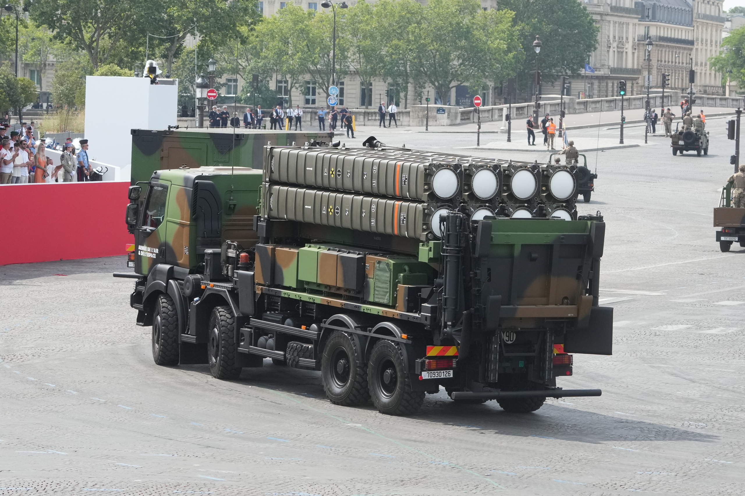 Pháp phô diễn sức mạnh quân sự trong lễ duyệt binh Quốc khánh quy mô kỷ lục - Ảnh 12.