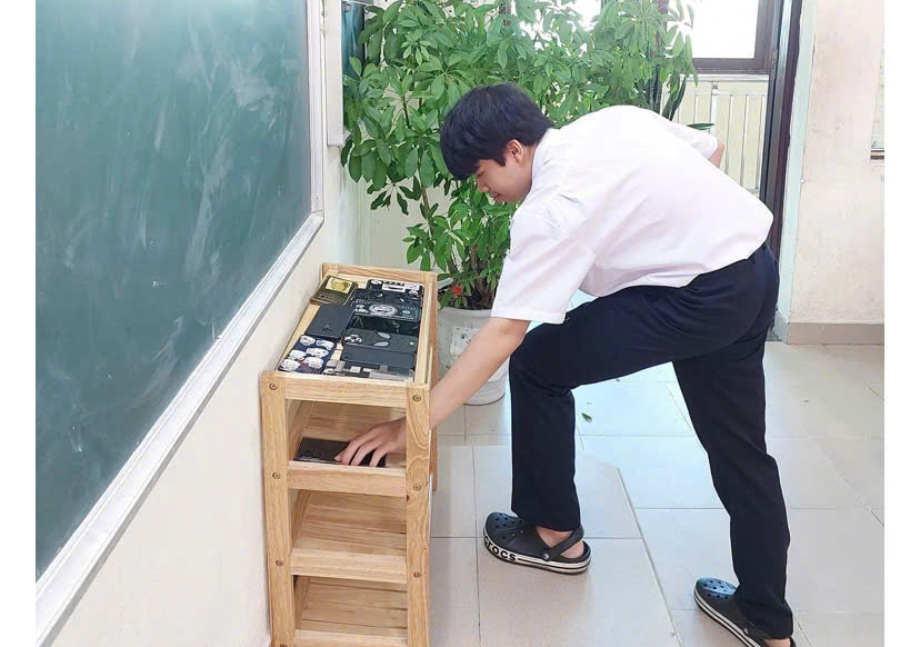Xã đầu tiên quy định quản lý điện thoại, mạng xã hội của học sinh - Ảnh 1.