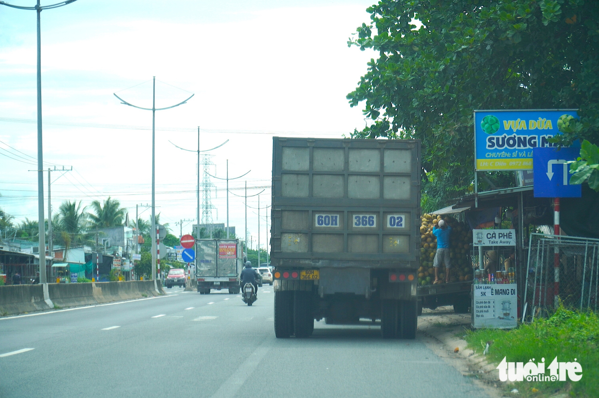 Tình trạng dừng đỗ xe trái phép gây mất an toàn giao thông tại đường cao tốc TP . HCM - Trung Lương - Ảnh 3.