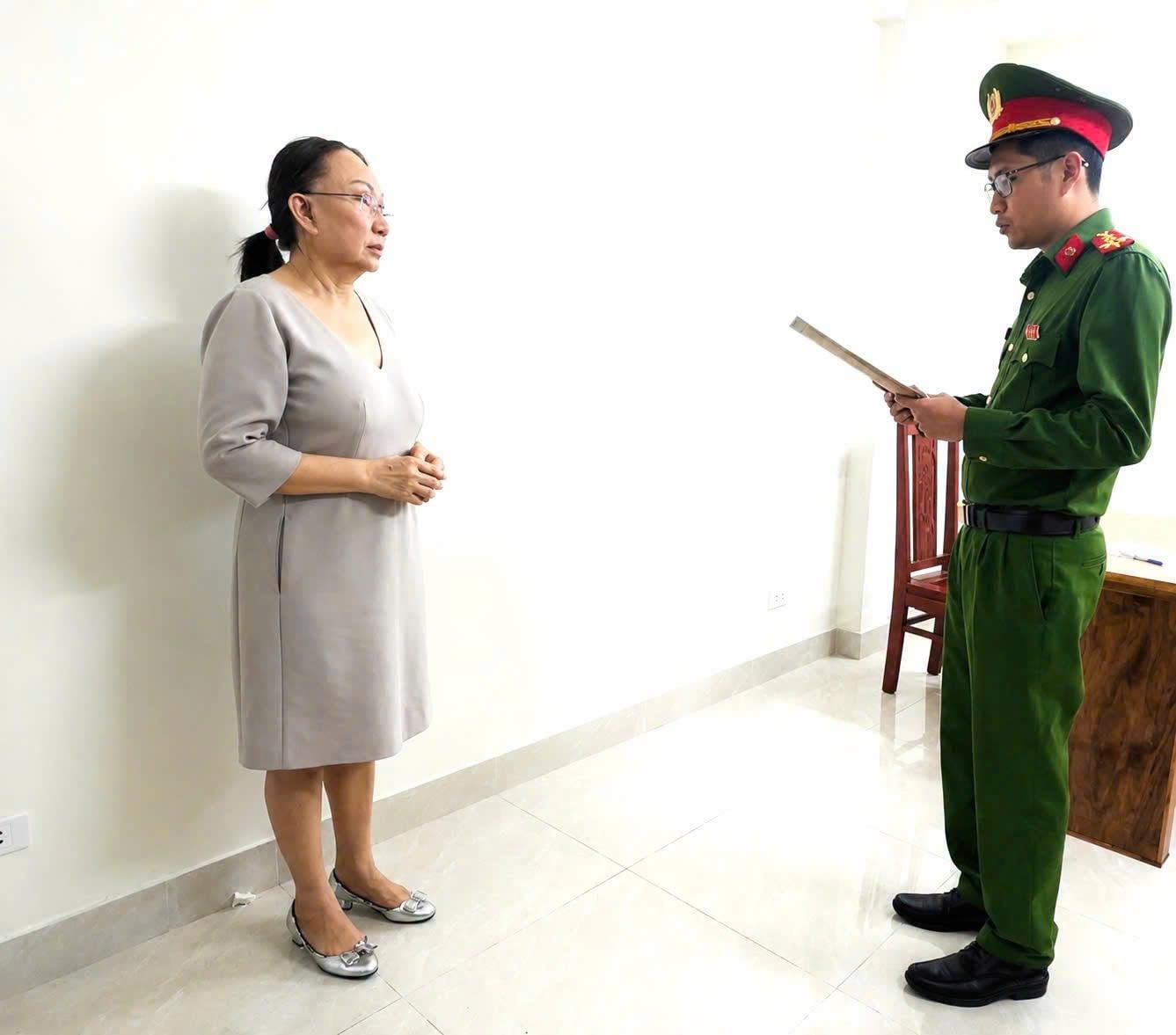 Khởi tố chủ tiệm vàng Kim Lý, Ngọc Tâm, Ngọc Châu Âu vụ buôn lậu kim cương - Ảnh 2.
