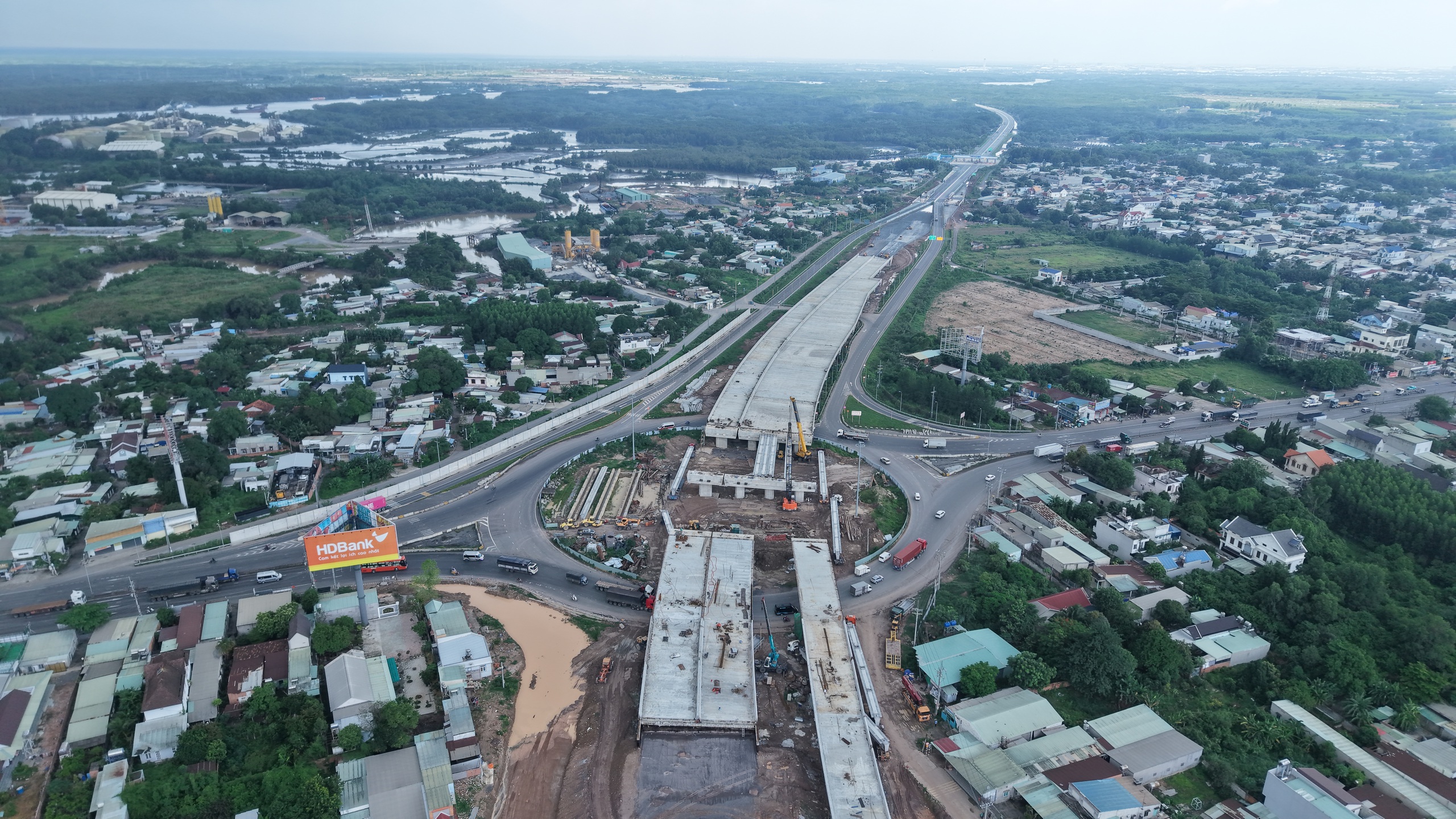 Nhiều tuyến cao tốc nằm ở các trục giao thông huyết mạch Đồng Nai – TP.HCM đã định hình và hướng về sân bay Long Thành. - Ảnh 3.