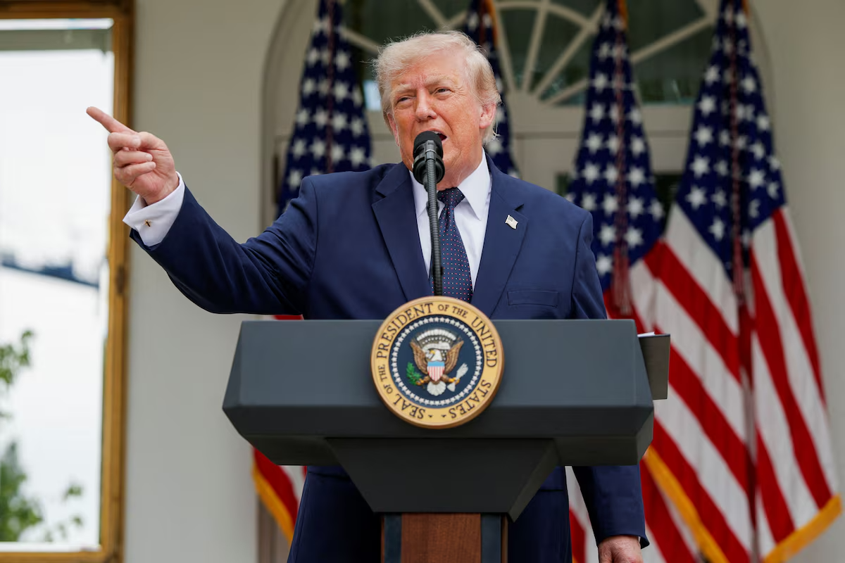 Ông Trump thông báo nối lại chiến sự Iran với Quốc hội, muốn vùng Vịnh 'chia tiền' bảo vệ - Ảnh 1.