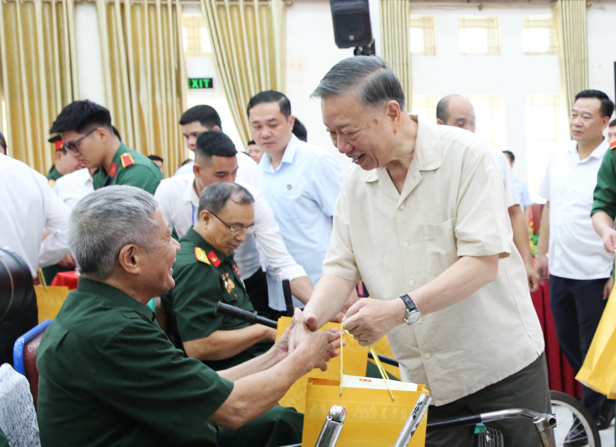 Đề xuất gỡ nút thắt hồ sơ người có công, tránh bỏ sót người xứng đáng - Ảnh 1.