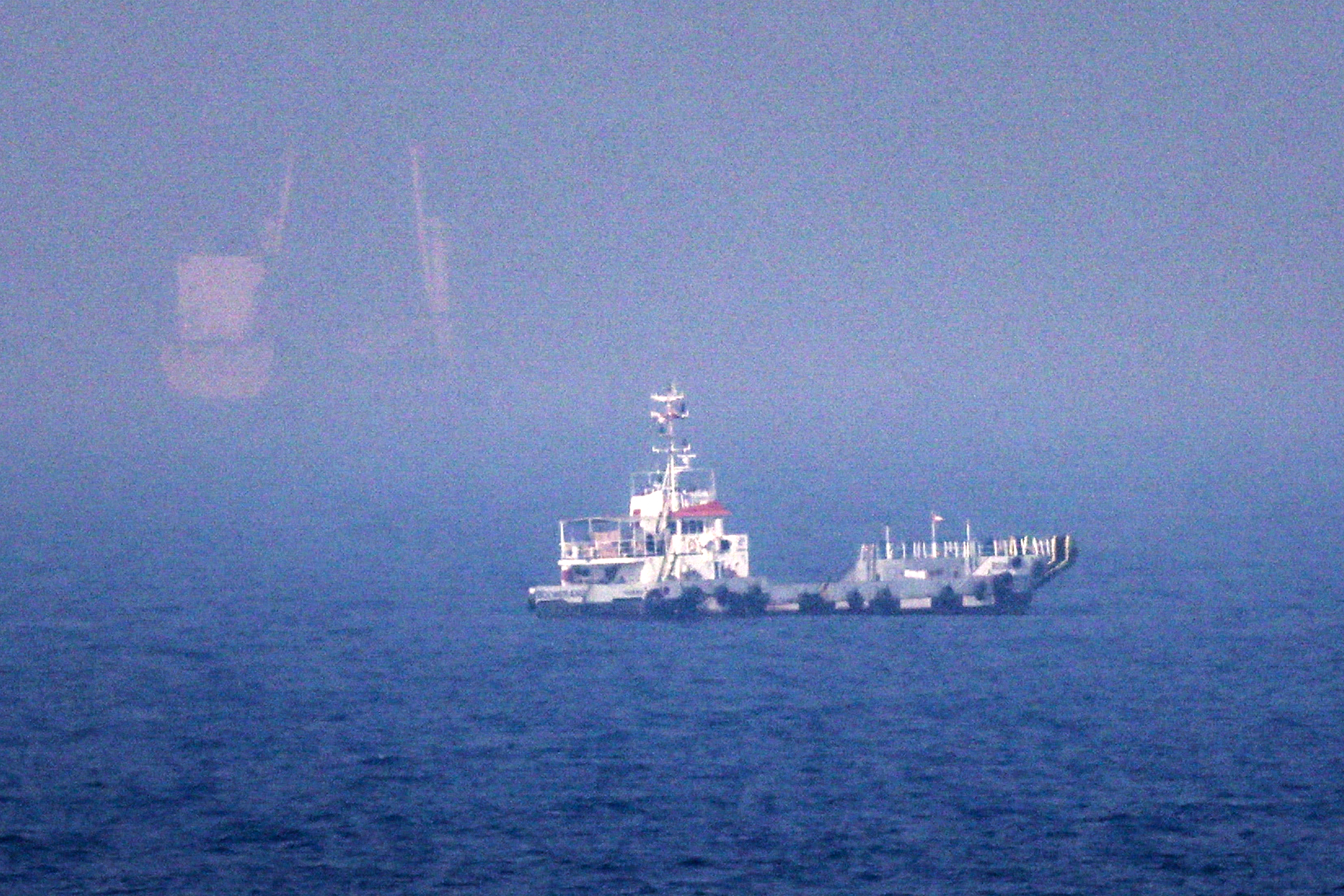 Eo biển Hormuz chập chờn, thế giới nín thở - Ảnh 1.