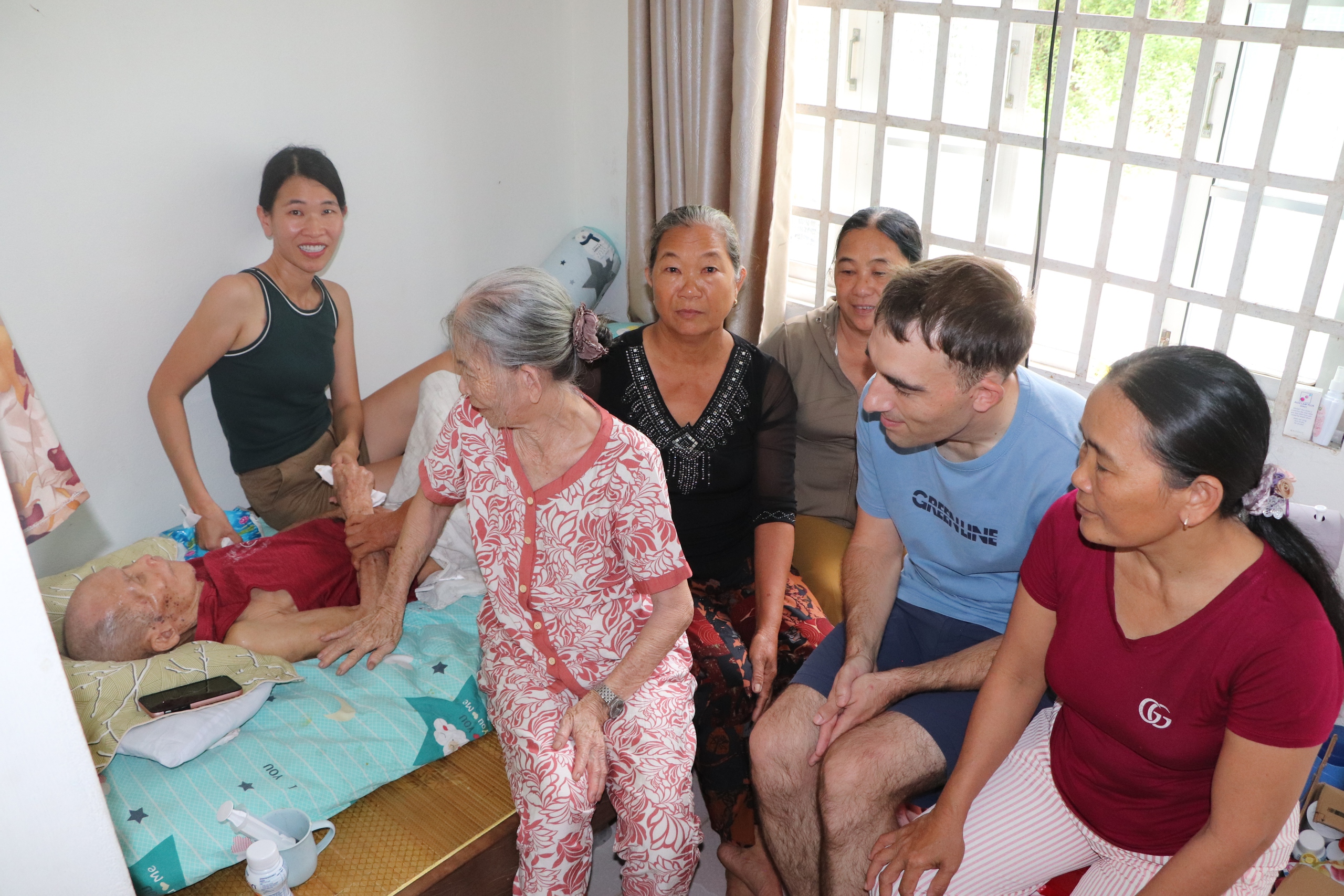 Chàng trai nghèo nhất xóm 30 năm trước giờ là tiến sĩ, giảng viên đại học - Ảnh 3.