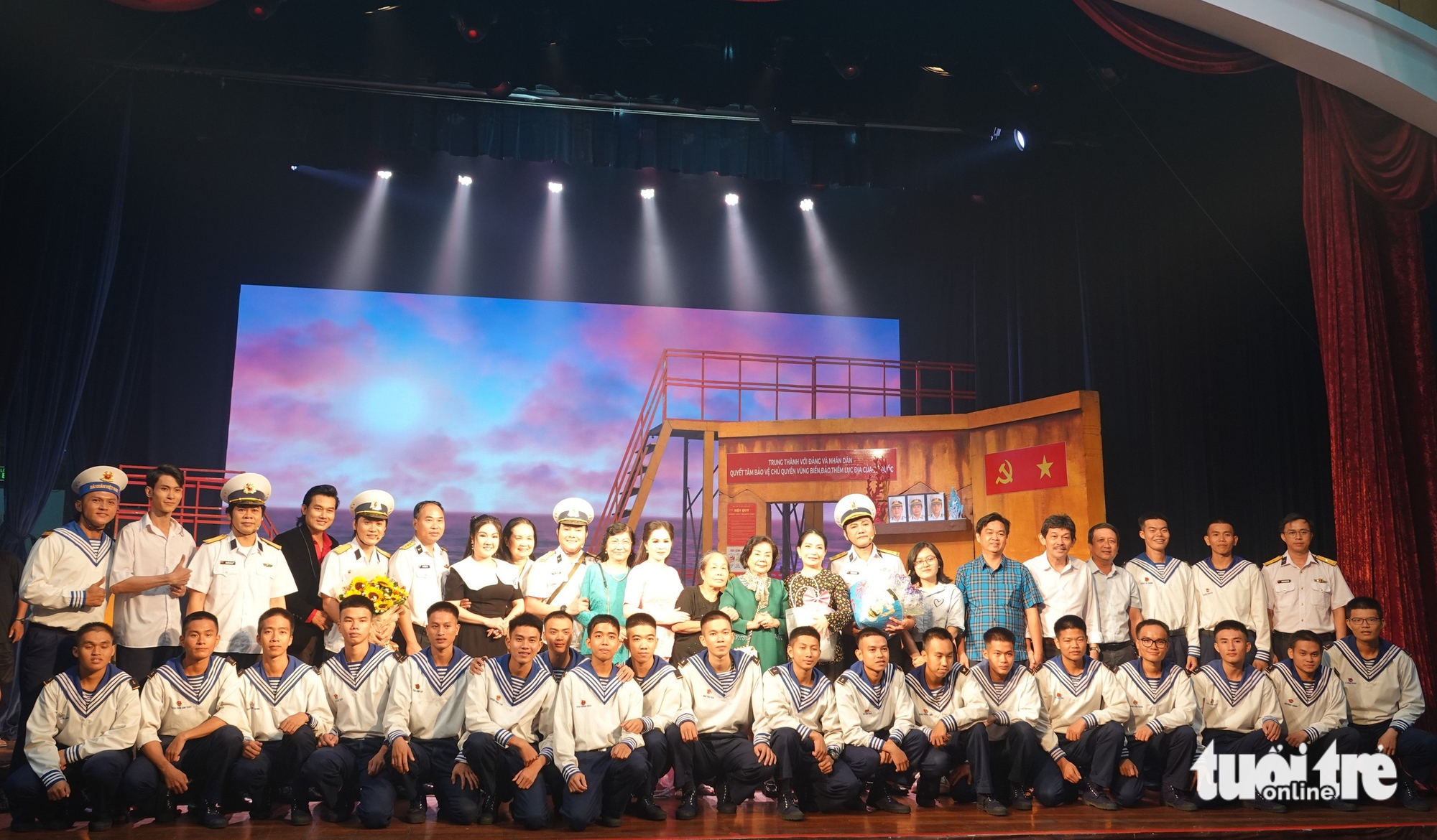Ba Chuông vàng vọng cổ góp phần tôn vinh người lính hải quân trong San hô đỏ - Ảnh 5.