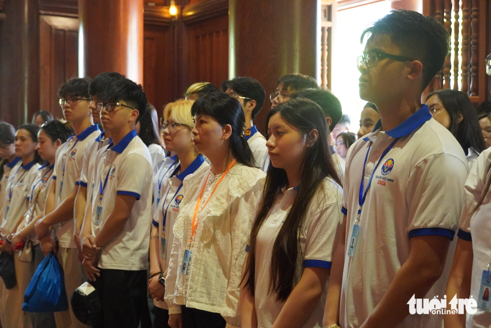 Kiều bào trẻ về làng Sen, Hoàng Trù nghe kể chuyện tuổi thơ Bác - Ảnh 1.