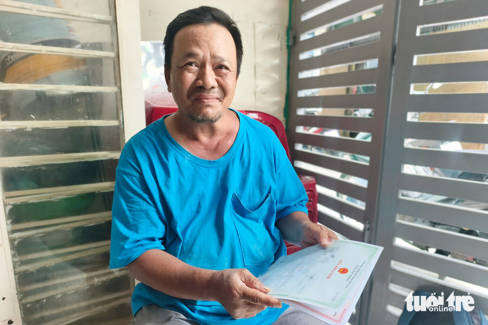 Cụ bà lượm ve chai ấm lòng khi được giấy khai sinh ở tuổi 73 - Ảnh 4.