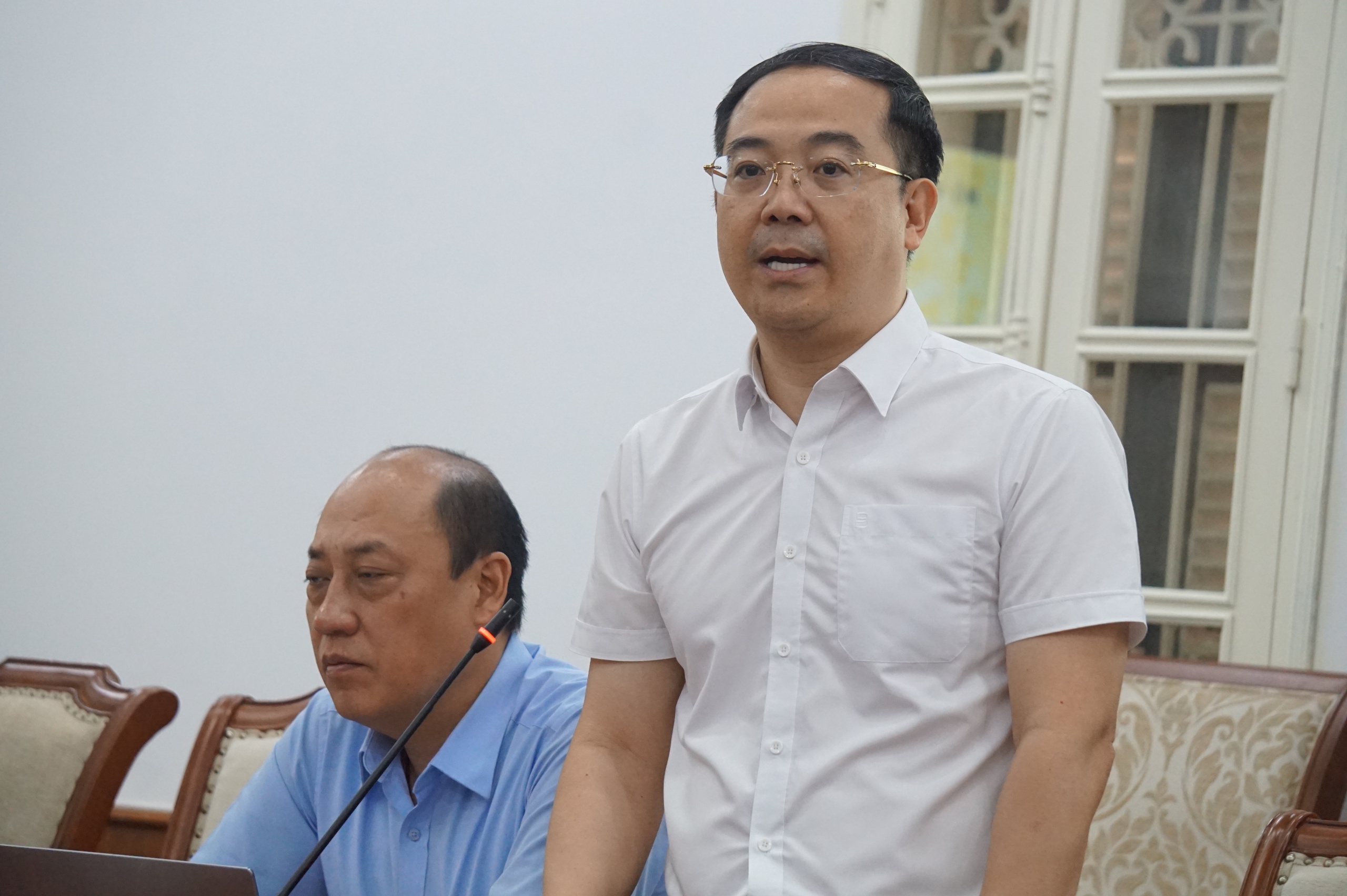Nhiều bạn trẻ mang sách ‘Chuyện với Thanh’ đến Cục Xuất bản nộp để tiêu hủy  - Ảnh 1.