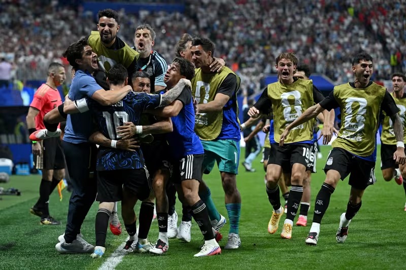 Messi tỏa sáng giúp Argentina ngược dòng ngoạn mục giành vé vào chung kết World Cup 2026 - Ảnh 1.