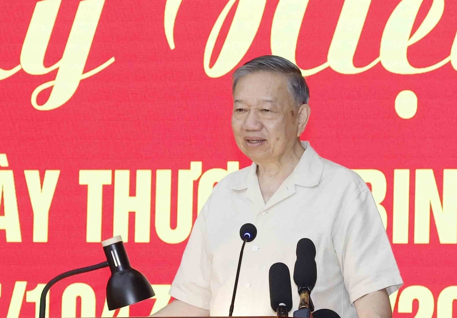 Tổng Bí thư, Chủ tịch nước: Không để người có công phải chờ đợi, đi lại nhiều lần - Ảnh 1.