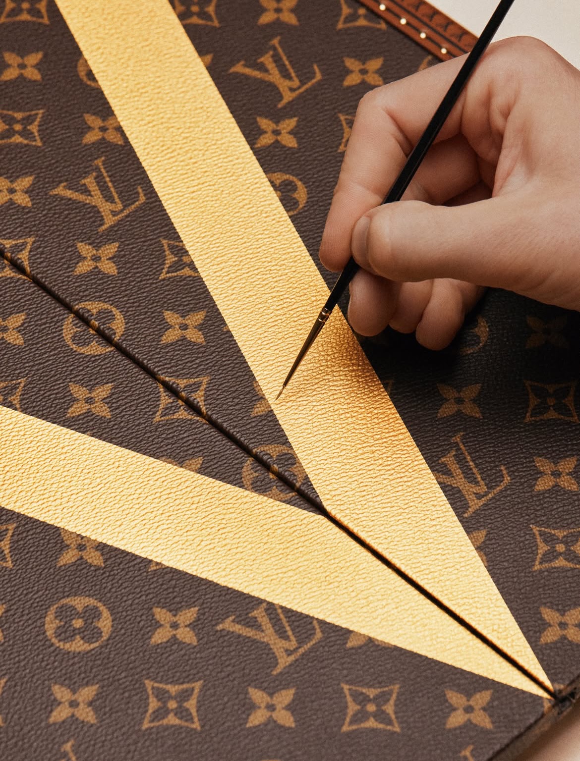 Louis Vuitton ra mắt rương đựng cúp vô địch World Cup 2026 - Ảnh 3.