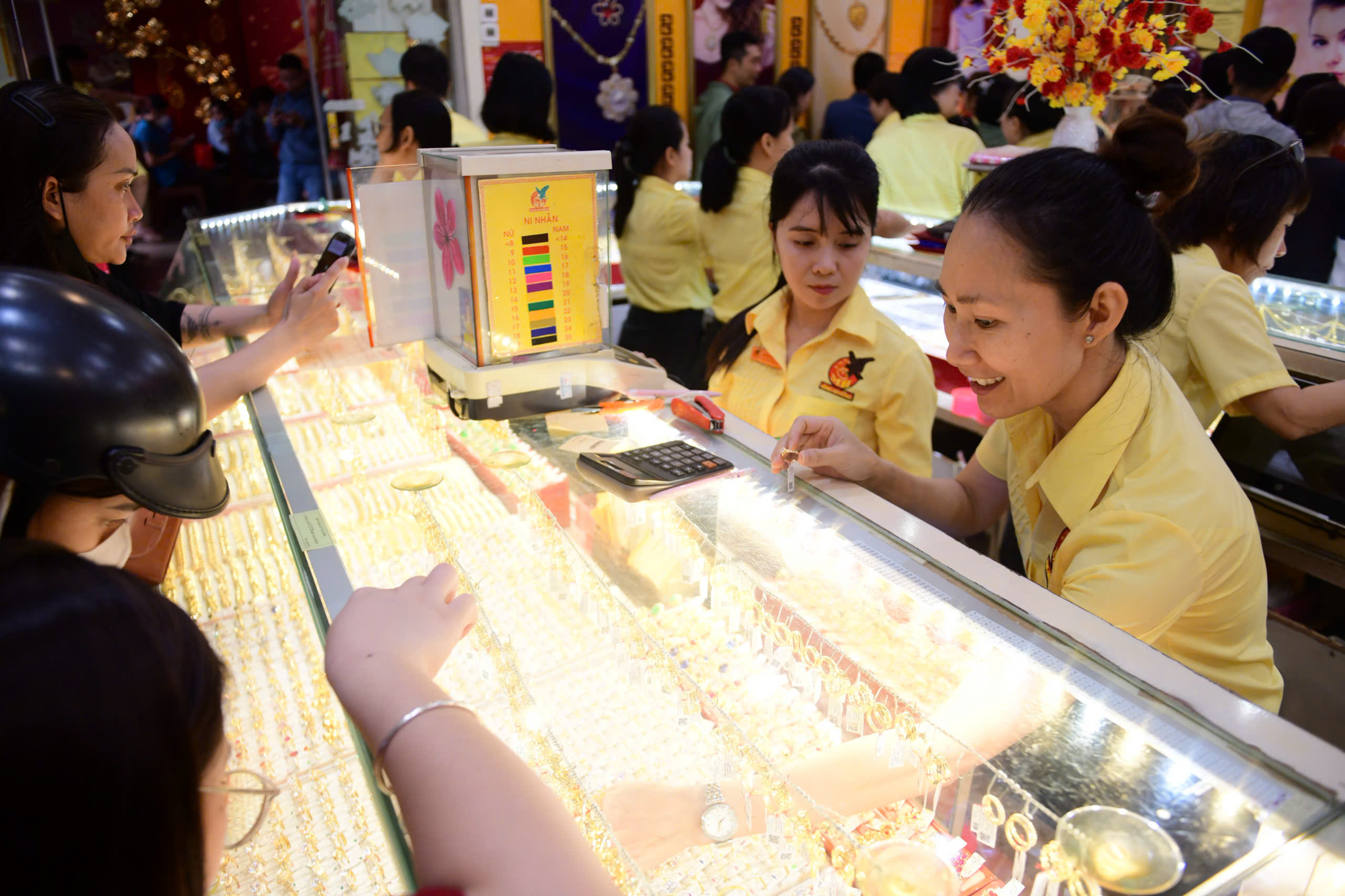 Đọc nhanh 16-7: Giá vàng tăng; một doanh nghiệp TP.HCM đột ngột chuyển lãi thành lỗ 1.450 tỉ - Ảnh 1.