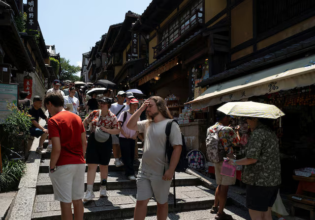 Majority back higher fees for foreign residents in Japan: Jiji poll- Ảnh 1.