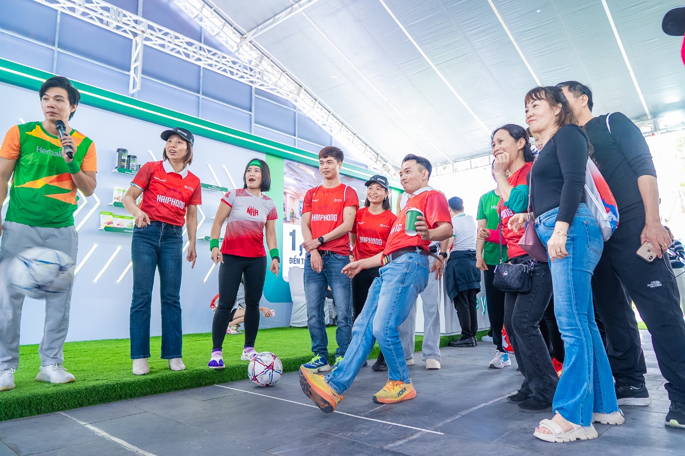 Herbalife đồng hành gamezone tại giải Marathon Đà Nẵng 2026 - Ảnh 1.
