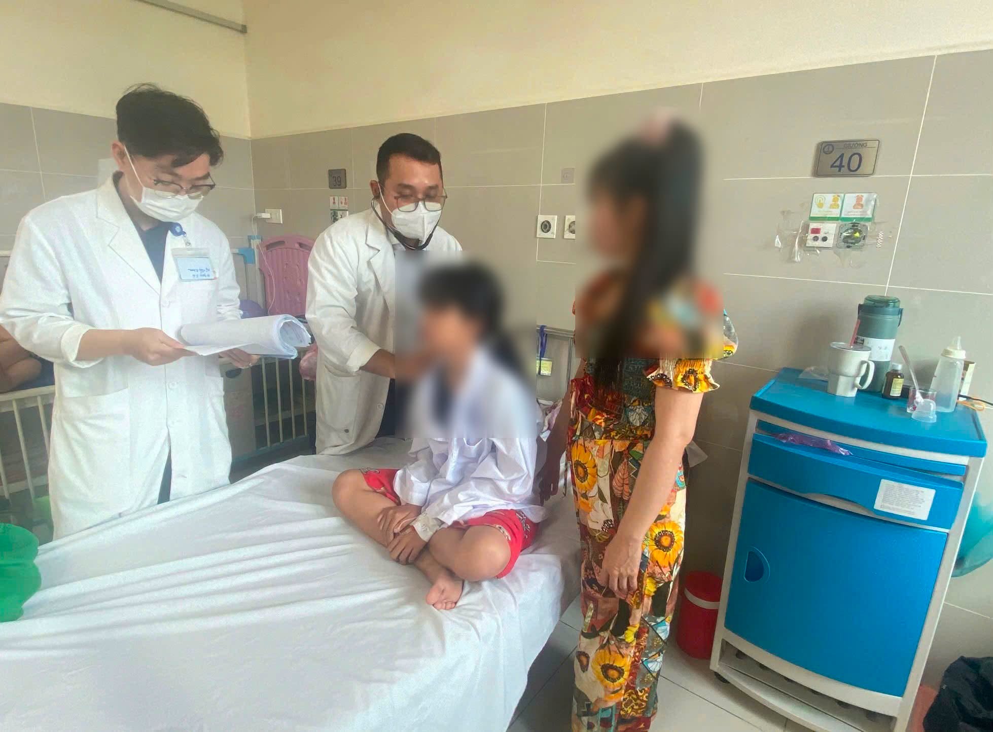 Nguy cơ ngộ độc thuốc ở trẻ em: Cảnh báo Từ ca nhập viện 50 viên thuốc chống trầm cảm - Ảnh 1.