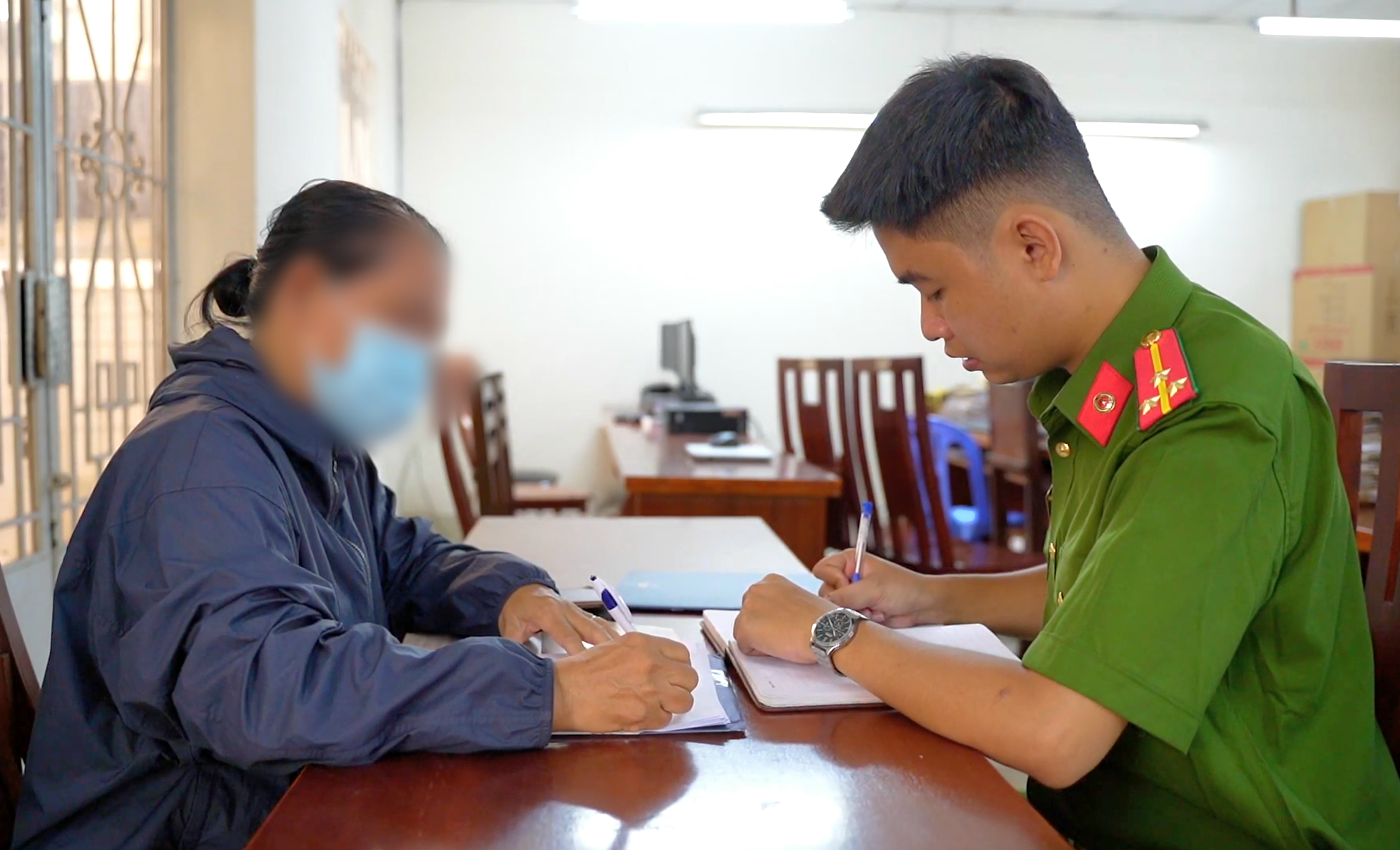 Bị dụ vay ngân hàng để sở hữu kỳ nghỉ, cô giáo hưu trí gánh nợ nửa tỉ đồng - Ảnh 2.