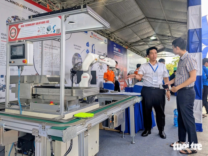 Robots, drones, automation technologies showcased at international exhibition in Vietnam's Gia Lai- Ảnh 1.