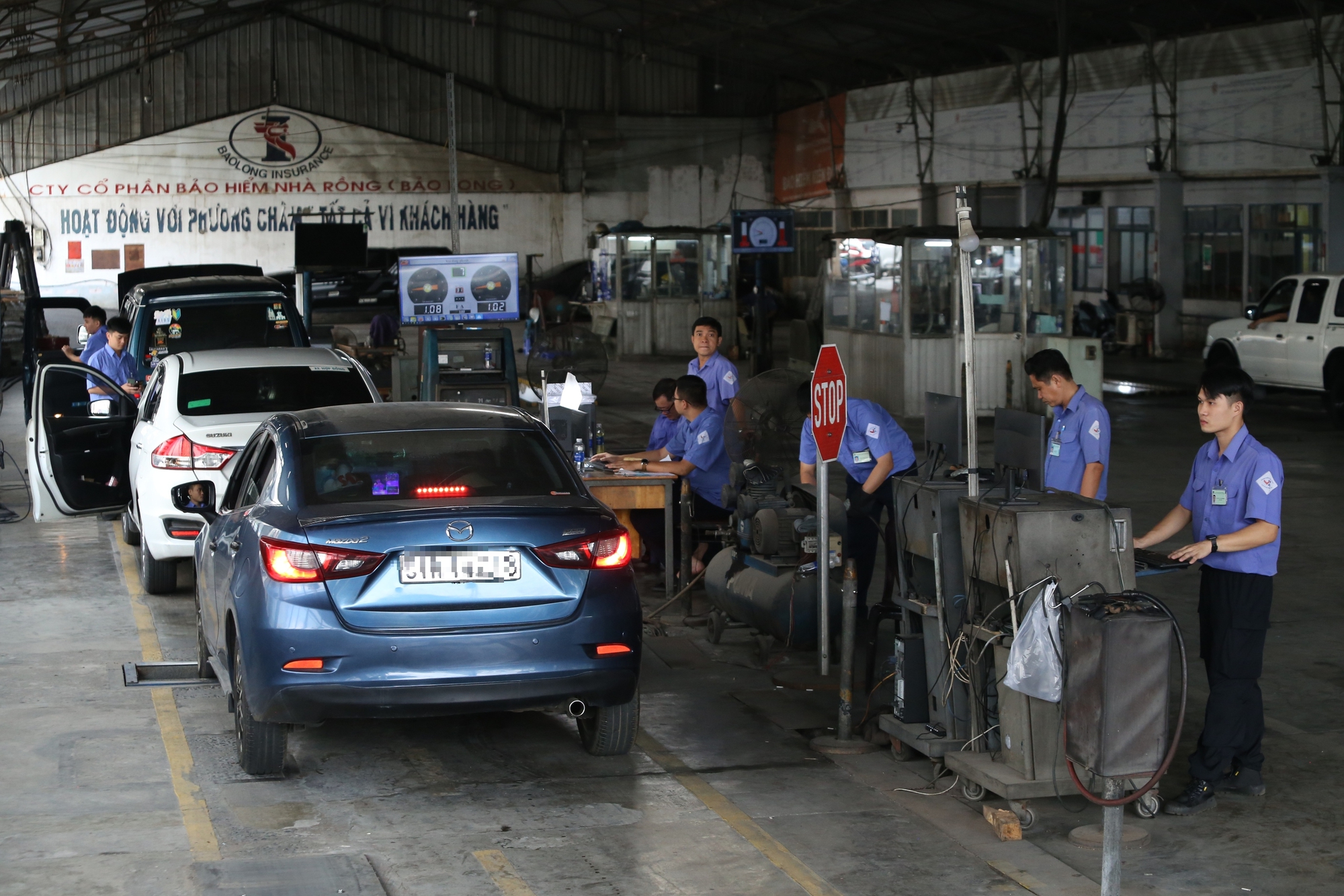 Cục Đăng kiểm dừng đặt lịch đăng kiểm xe ô tô qua ứng dụng trực tuyến - Ảnh 1.