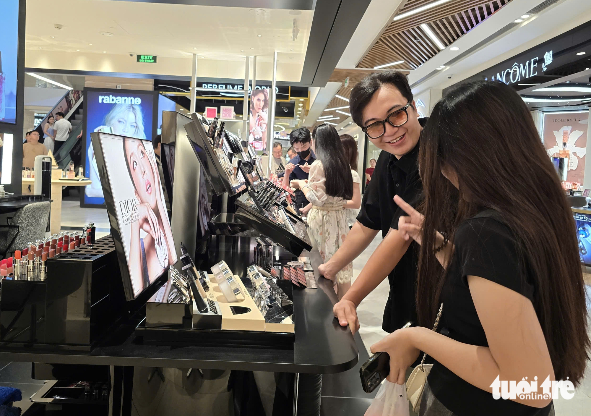 Nghịch lý khi chính gen Z mới đang 'hồi sinh' các trung tâm thương mại - Ảnh 2.