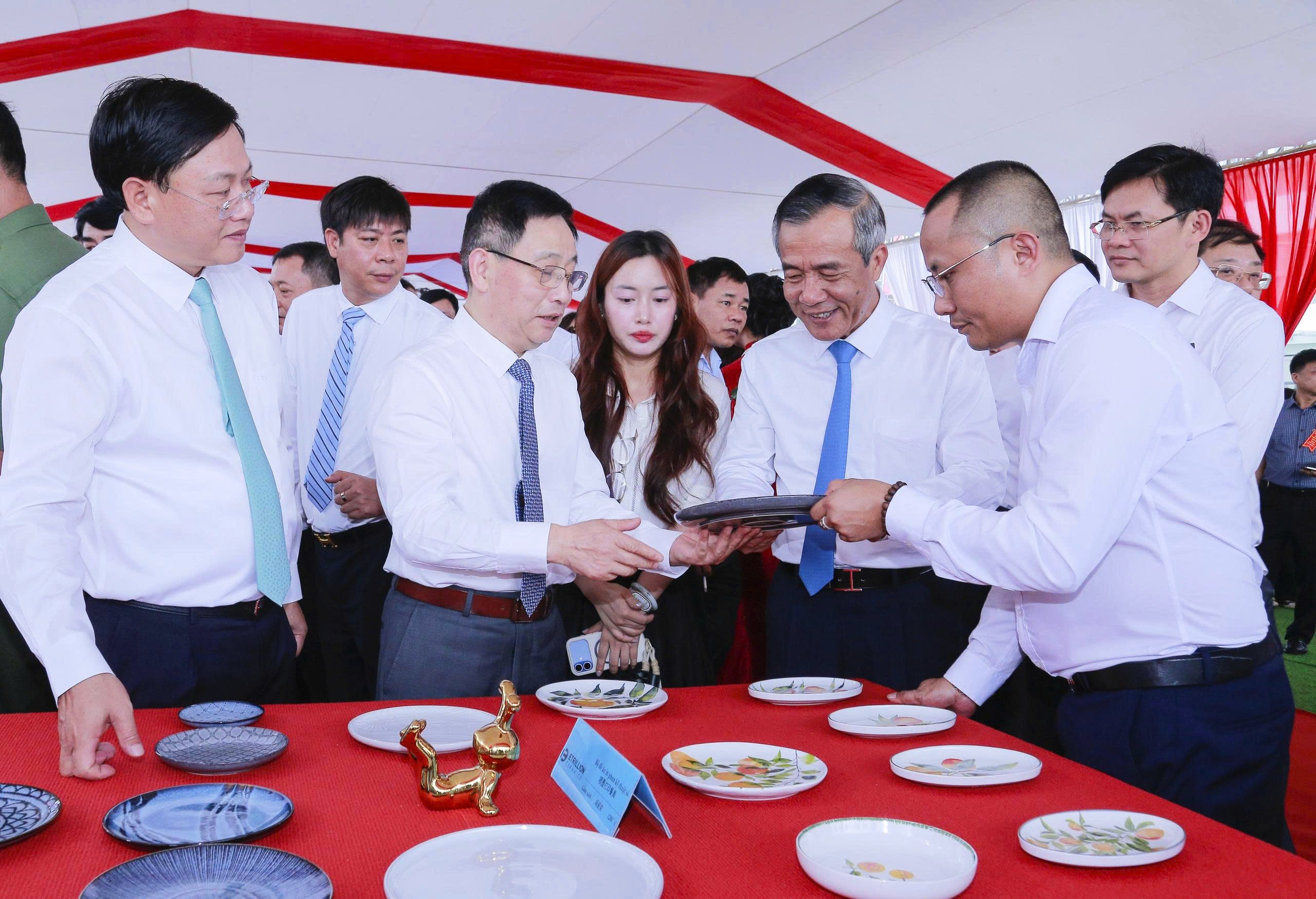 Thanh Hóa có dự án gốm sứ doanh nghiệp Trung Quốc đầu tư 100 triệu USD - Ảnh 1.
