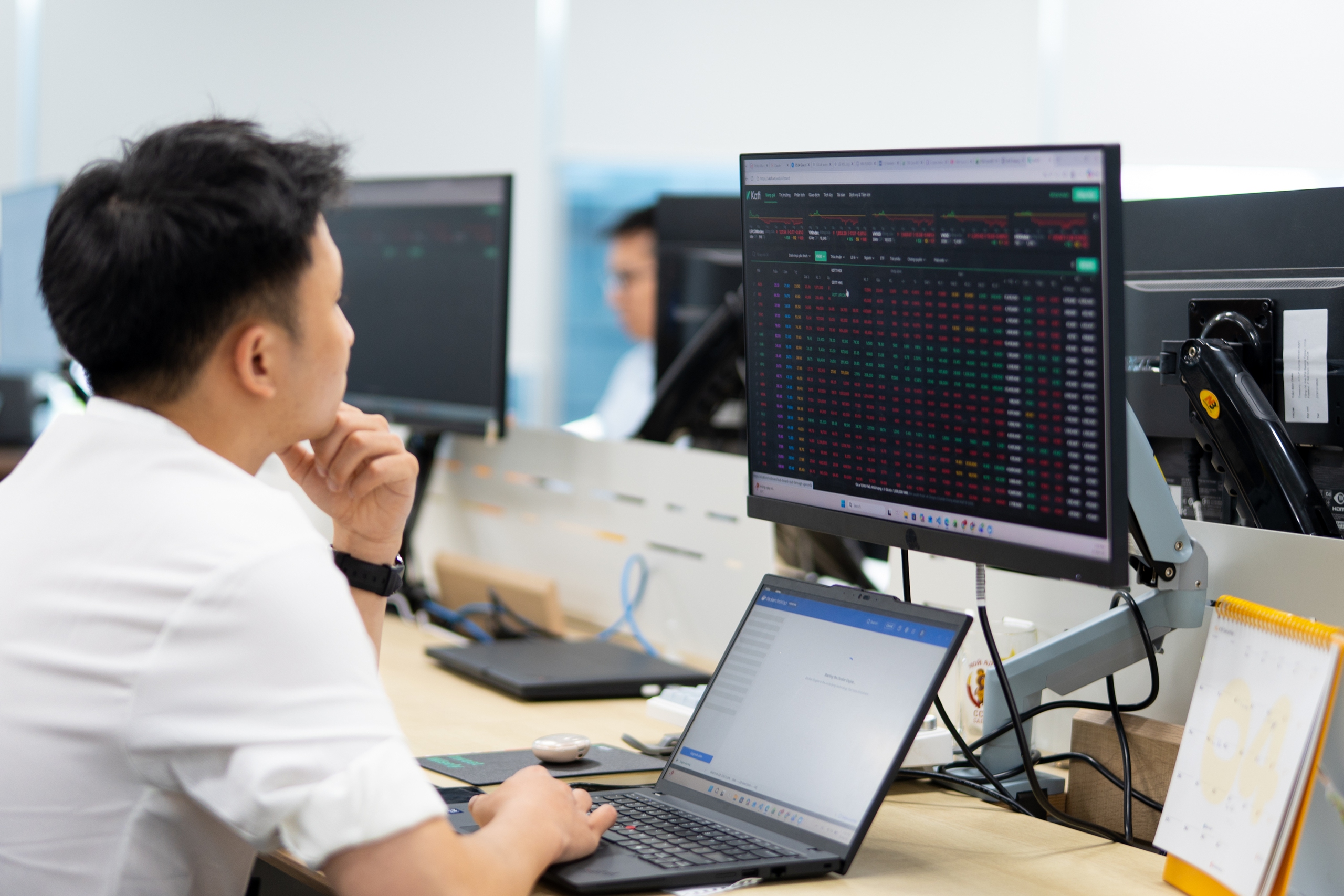 Những 'núi' margin trên thị trường chứng khoán tiếp tục phình to - Ảnh 1.