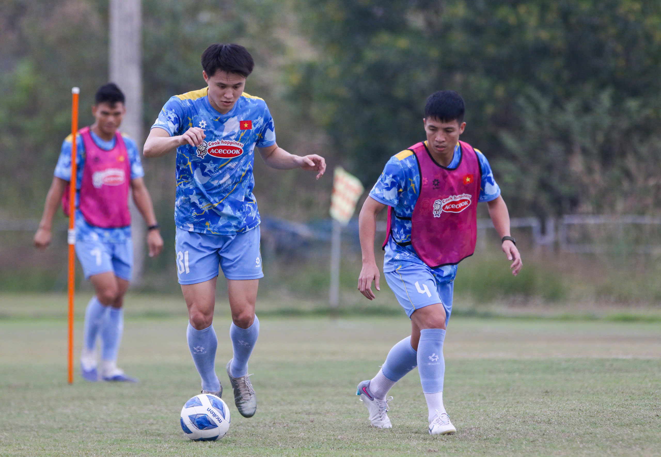 ASEAN Cup 2026: Hàng thủ nào cho đội tuyển Việt Nam? - Ảnh 2.