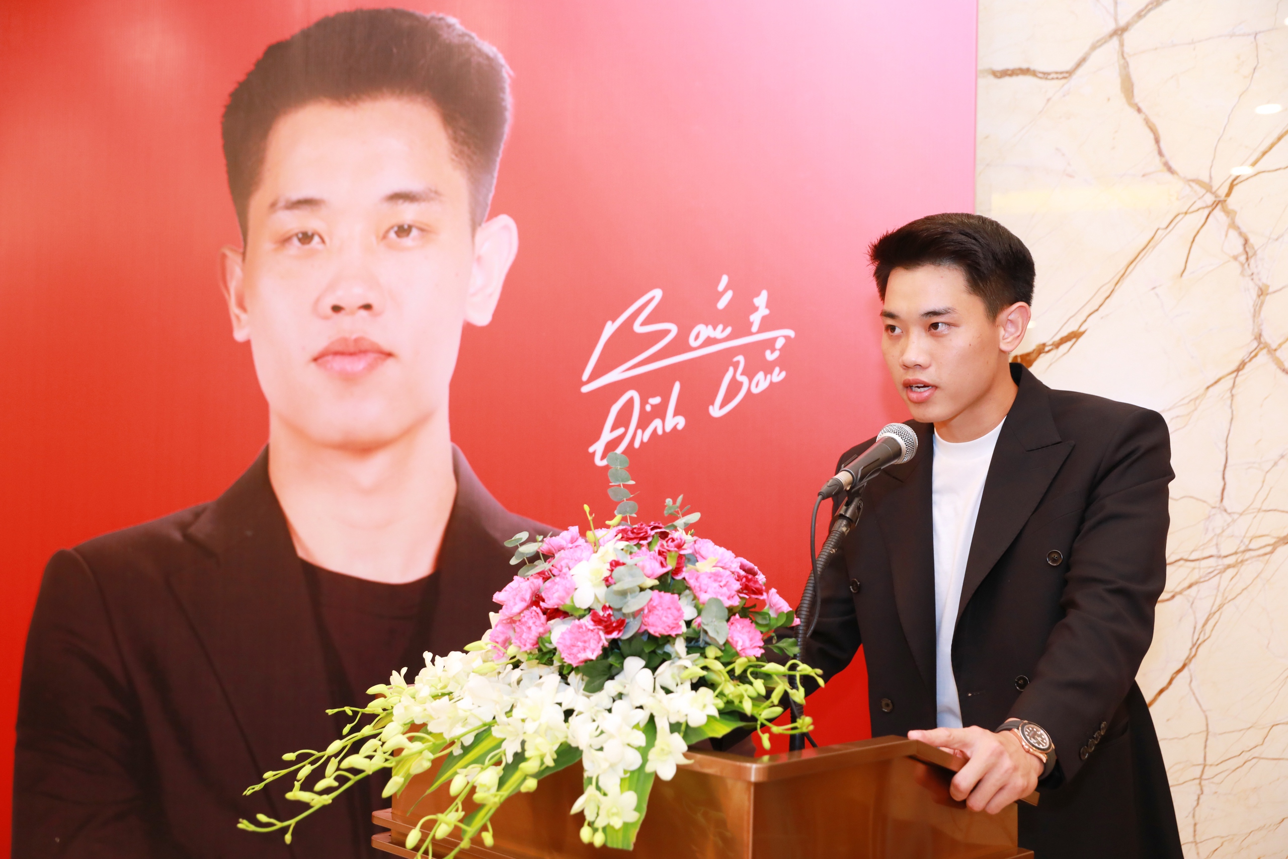 Tiền đạo Đình Bắc có đơn vị quản lý đến từ Nhật Bản - Ảnh 1.
