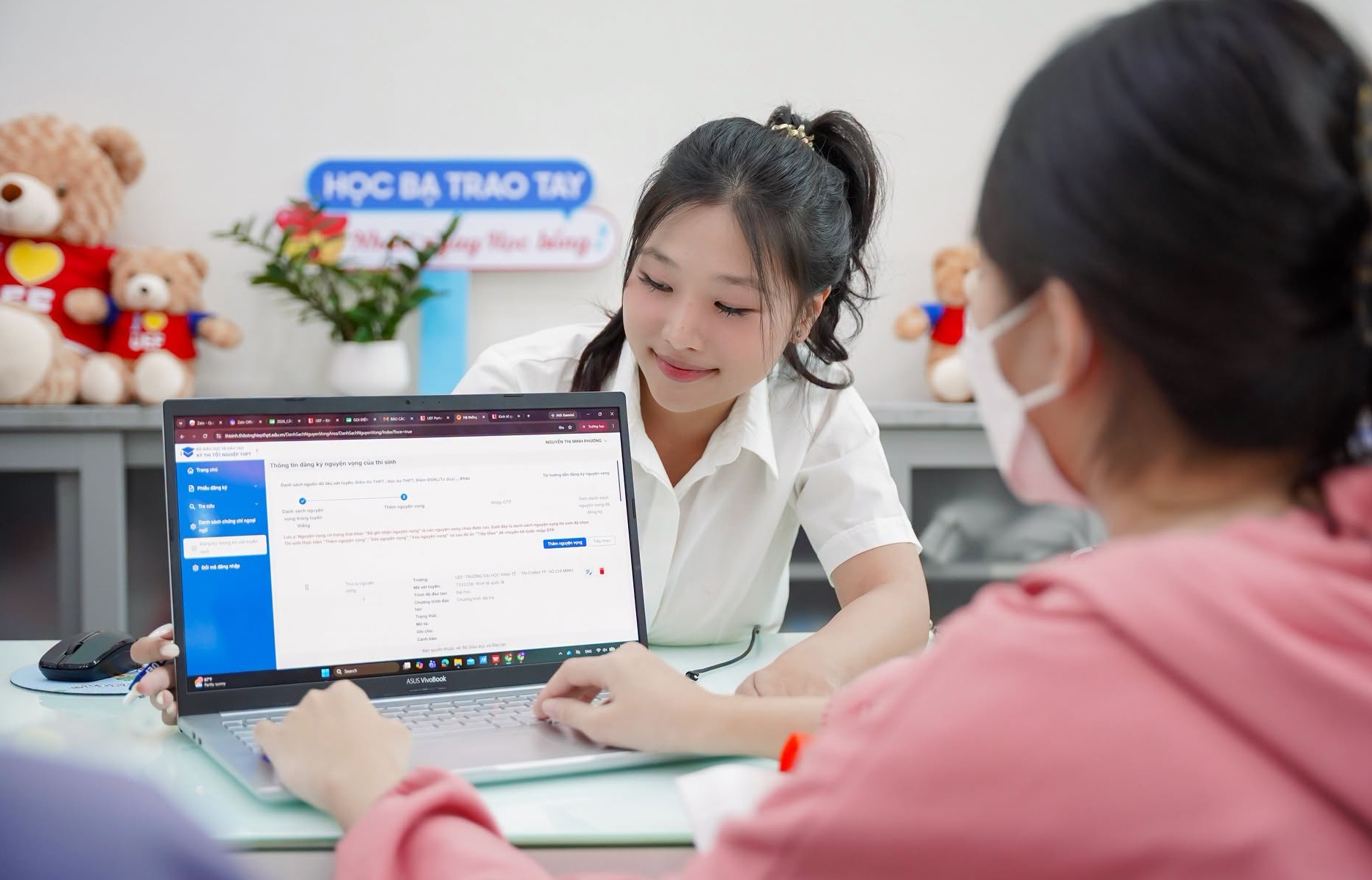 Bộ GD-ĐT xem xét cho thí sinh chưa đăng ký được nguyện vọng xét tuyển - Ảnh 1.