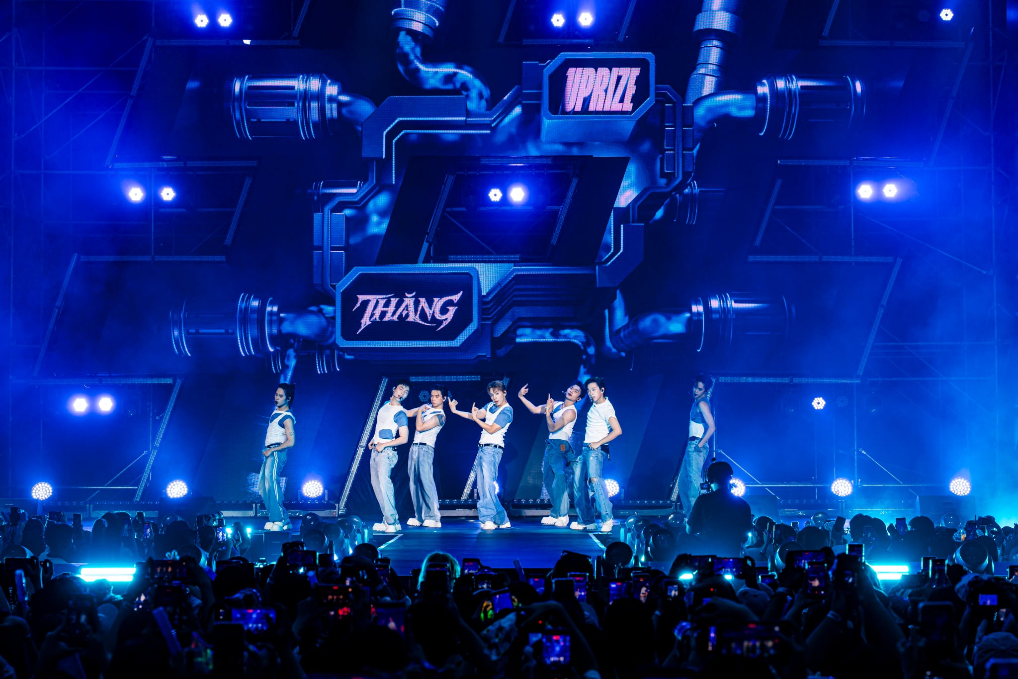 UPRIZE gây choáng ngợp ở fan meeting đầu tiên, bất ngờ công bố concert miền Bắc - Ảnh 1.