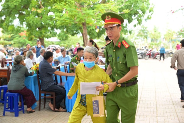 Chiến dịch 500 ngày đêm tìm kiếm mẫu ADN liệt sĩ mang lại hy vọng cho gia đình - Ảnh 2.