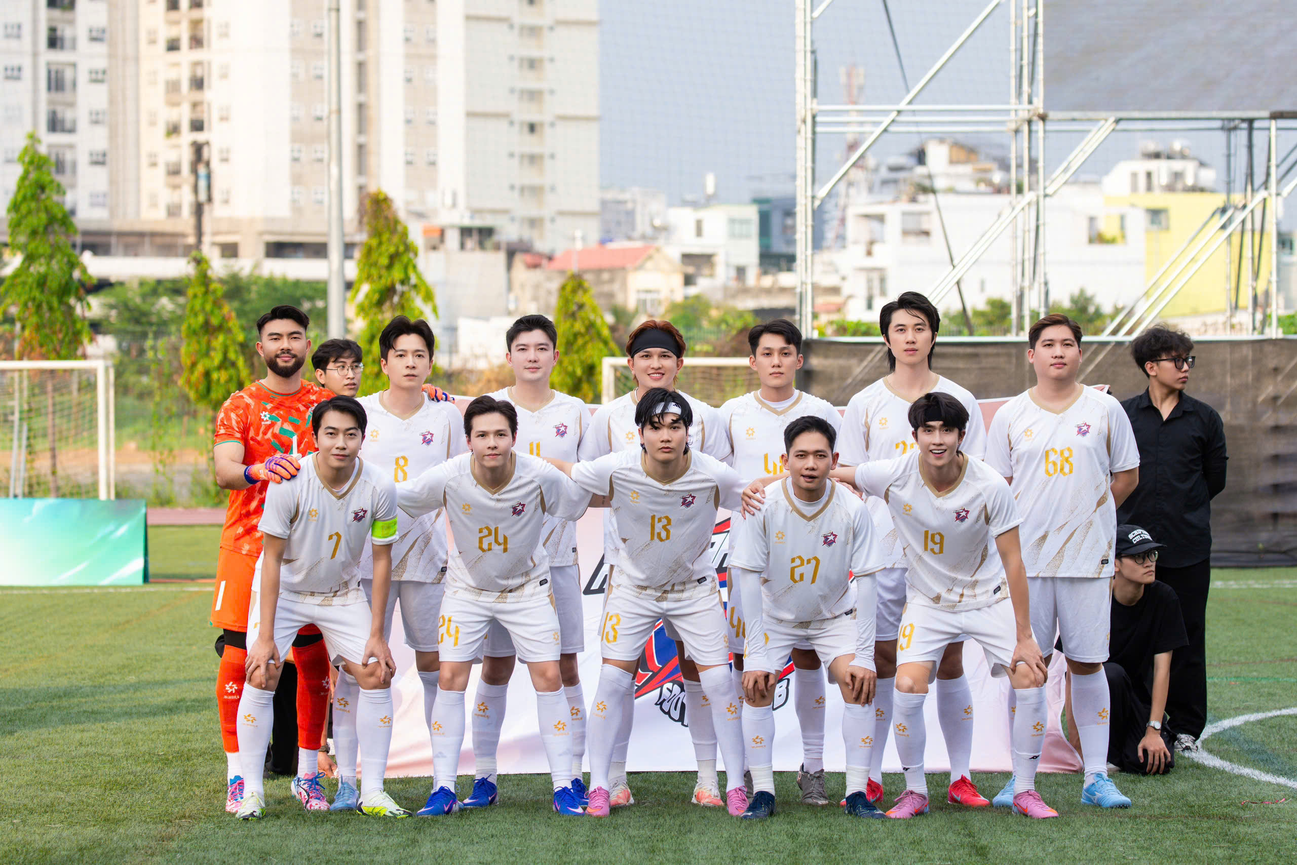 All Stars SG FC tham dự trận đấu thiện nguyên cho công nhân khó khăn - Ảnh 2.