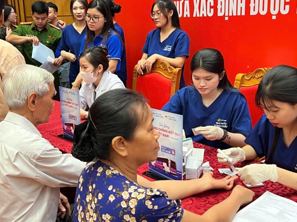 Chiến dịch 500 ngày đêm tìm kiếm mẫu ADN liệt sĩ mang lại hy vọng cho gia đình - Ảnh 8.