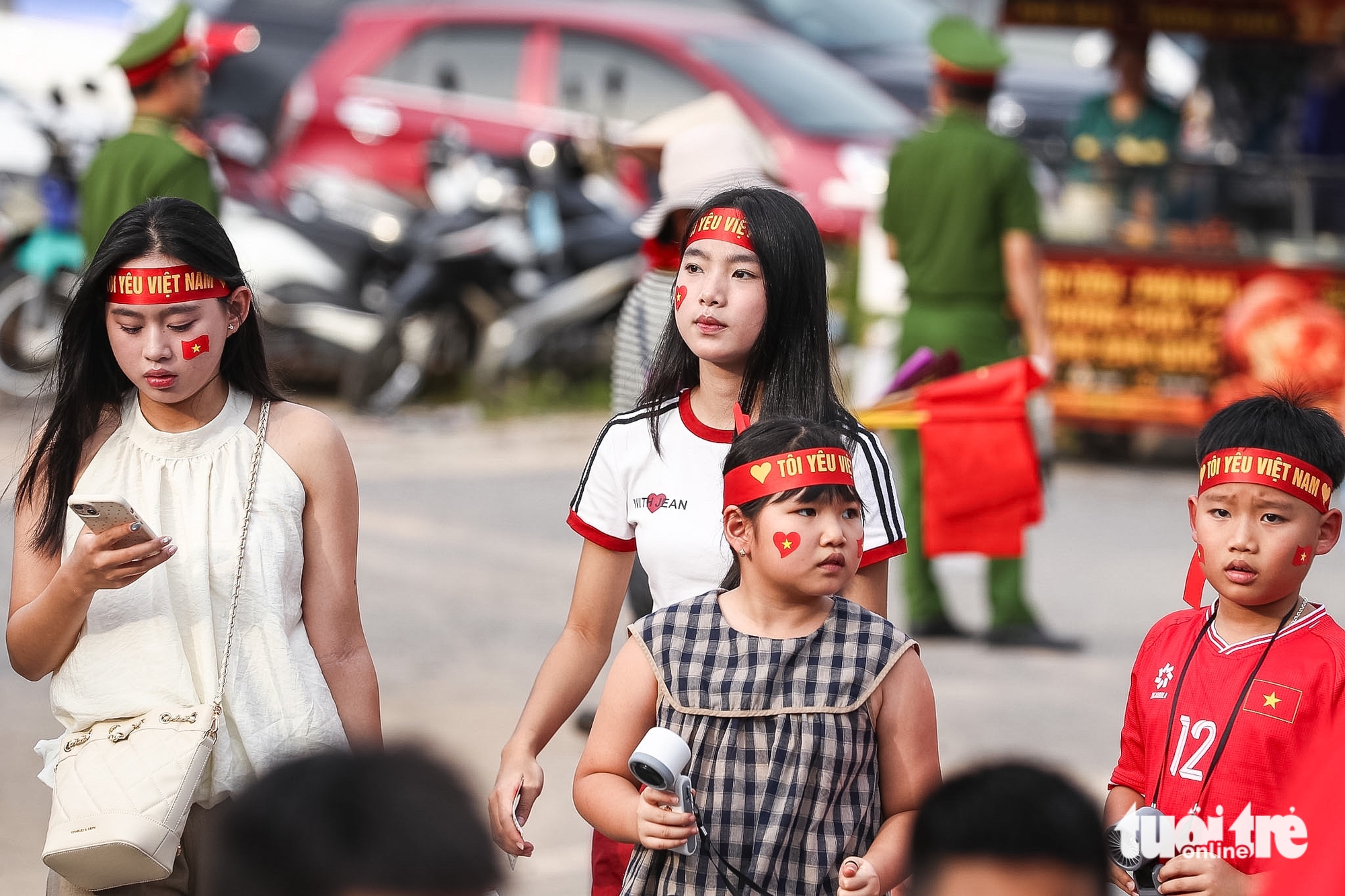 Sân vận động Thái Nguyên đông nghịt người trước trận đội tuyển Việt Nam đấu Myanmar - Ảnh 6.