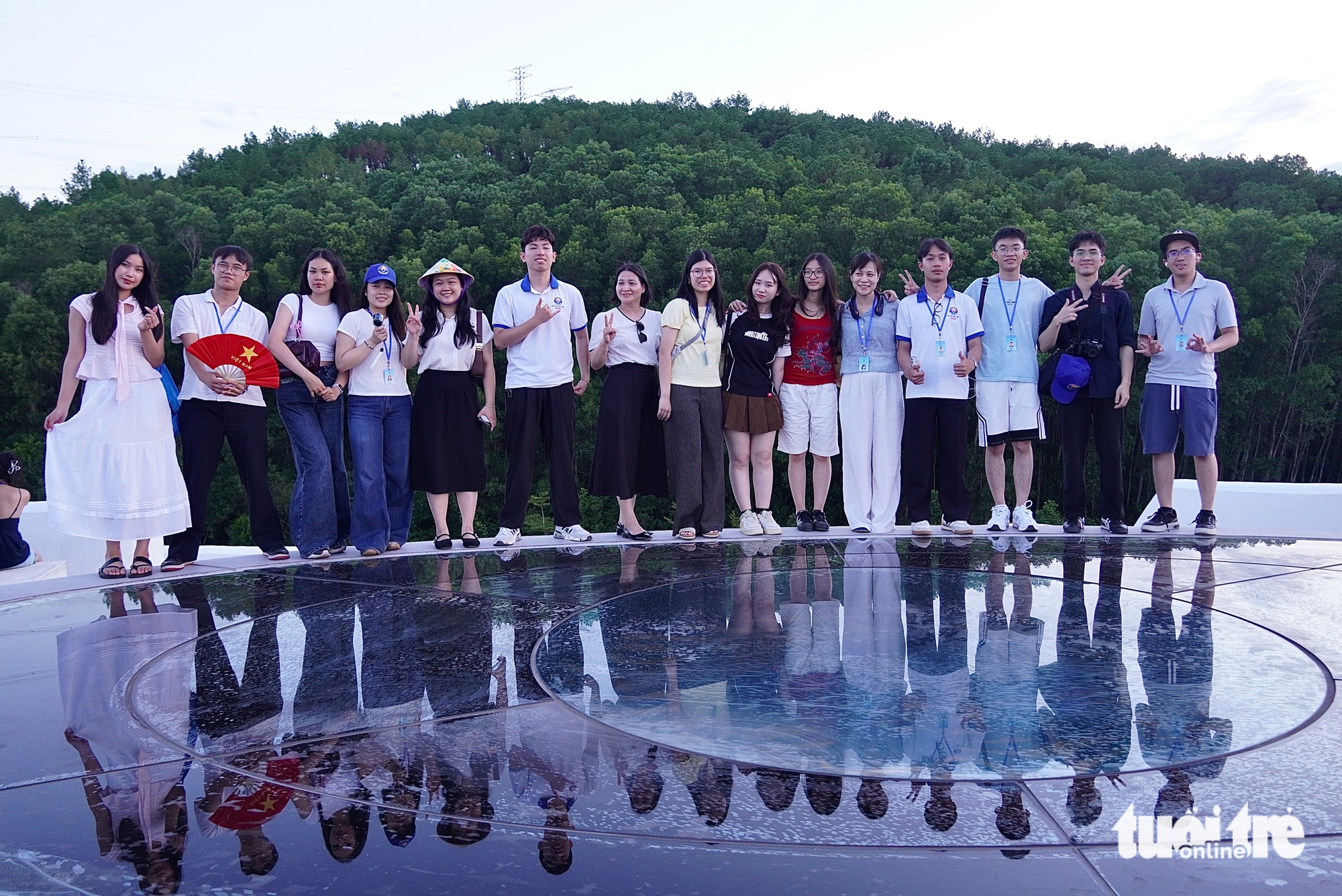 Cuộc gặp giữa hai thế hệ kiều bào bên dòng sông Hương - Ảnh 10.
