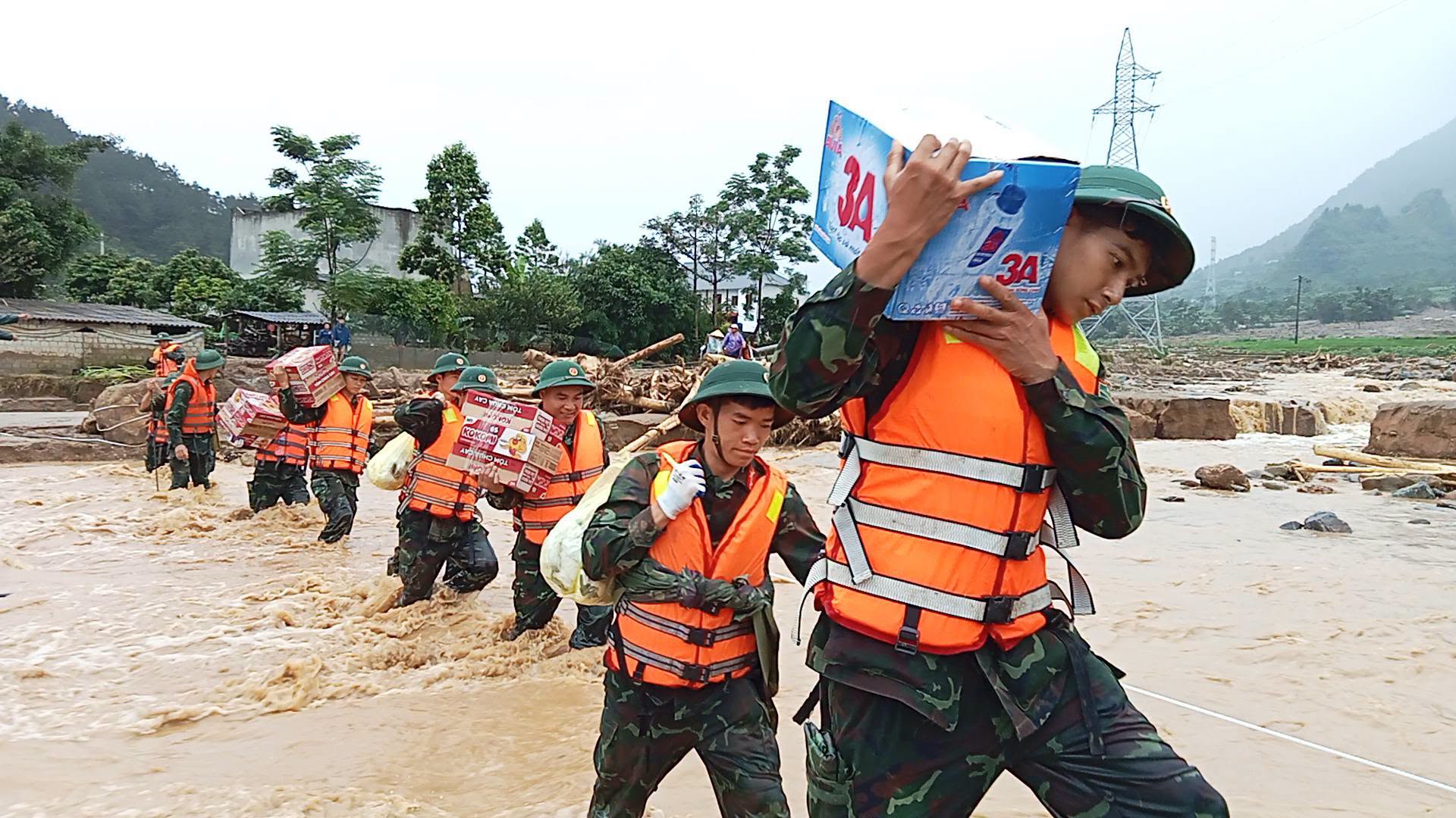 Lũ quét ở Lai Châu: 'Giải cứu' thêm 4 người mắc kẹt - Ảnh 6.