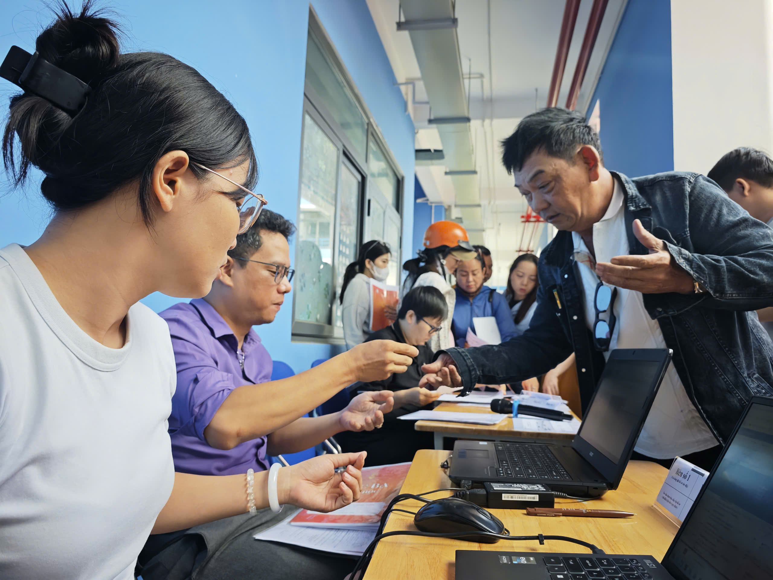 Phường 'vắng bóng' trường THCS, phụ huynh nhận kết quả tuyển sinh cách nhà... chục cây số - Ảnh 1.